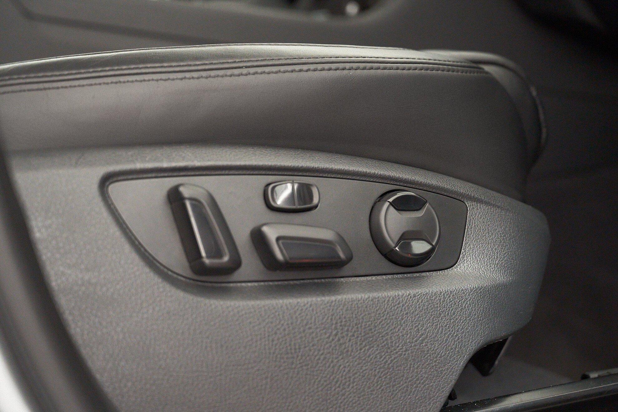 Volkswagen Touareg 2011, серебряный