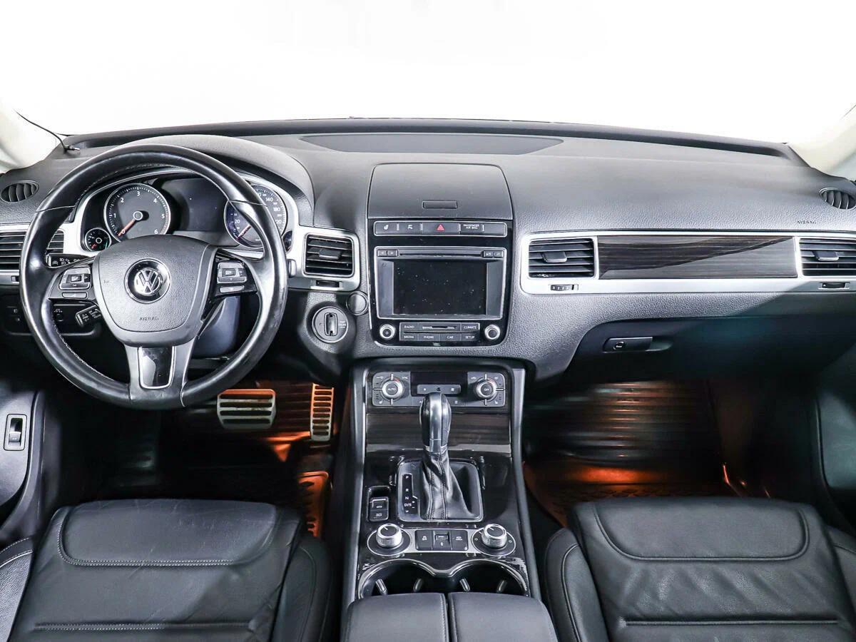 Volkswagen Touareg 2018, черный