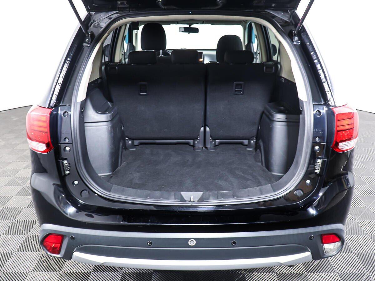 Mitsubishi Outlander 2018, черный