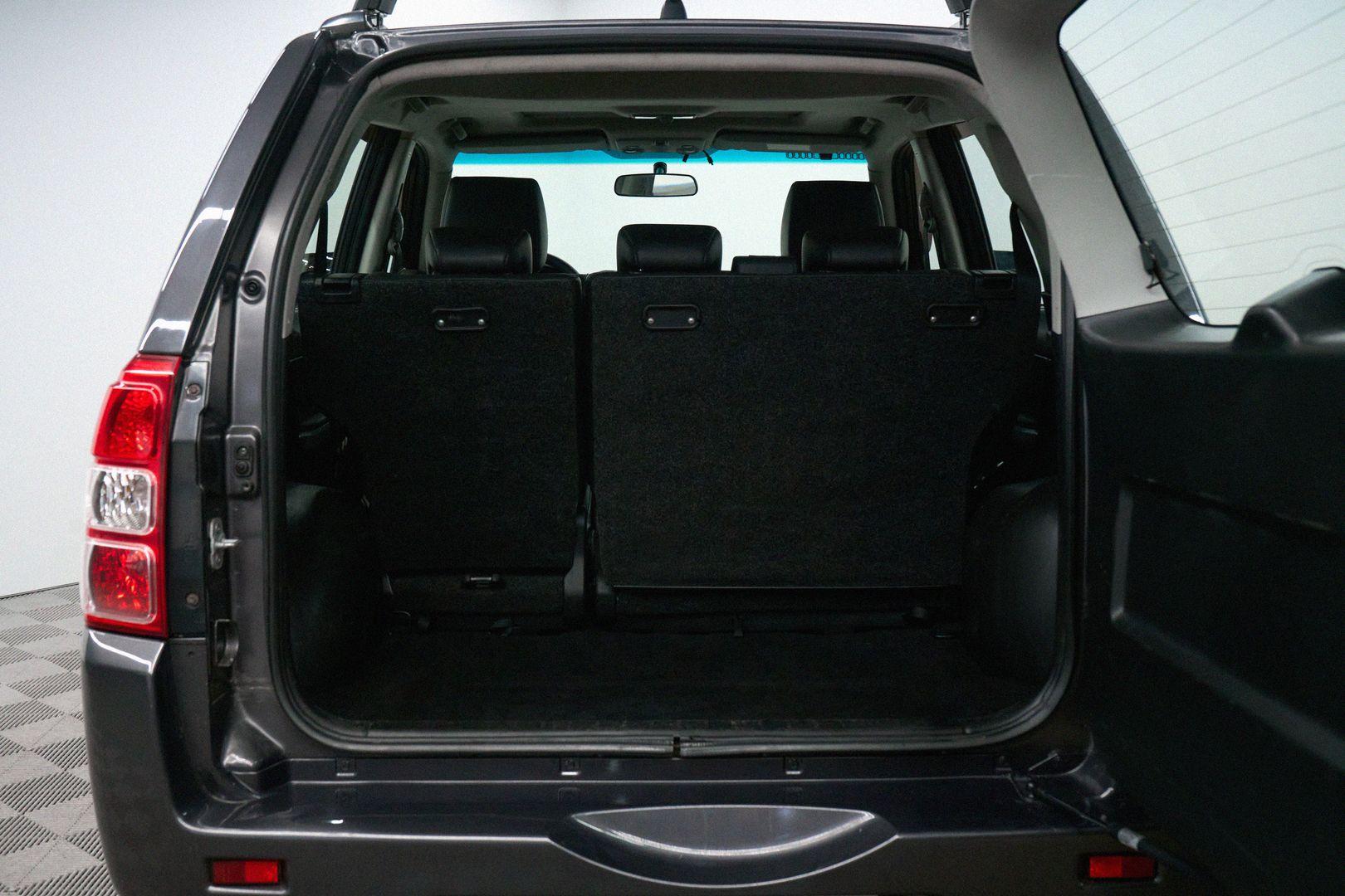 Suzuki Grand Vitara 2011, серый