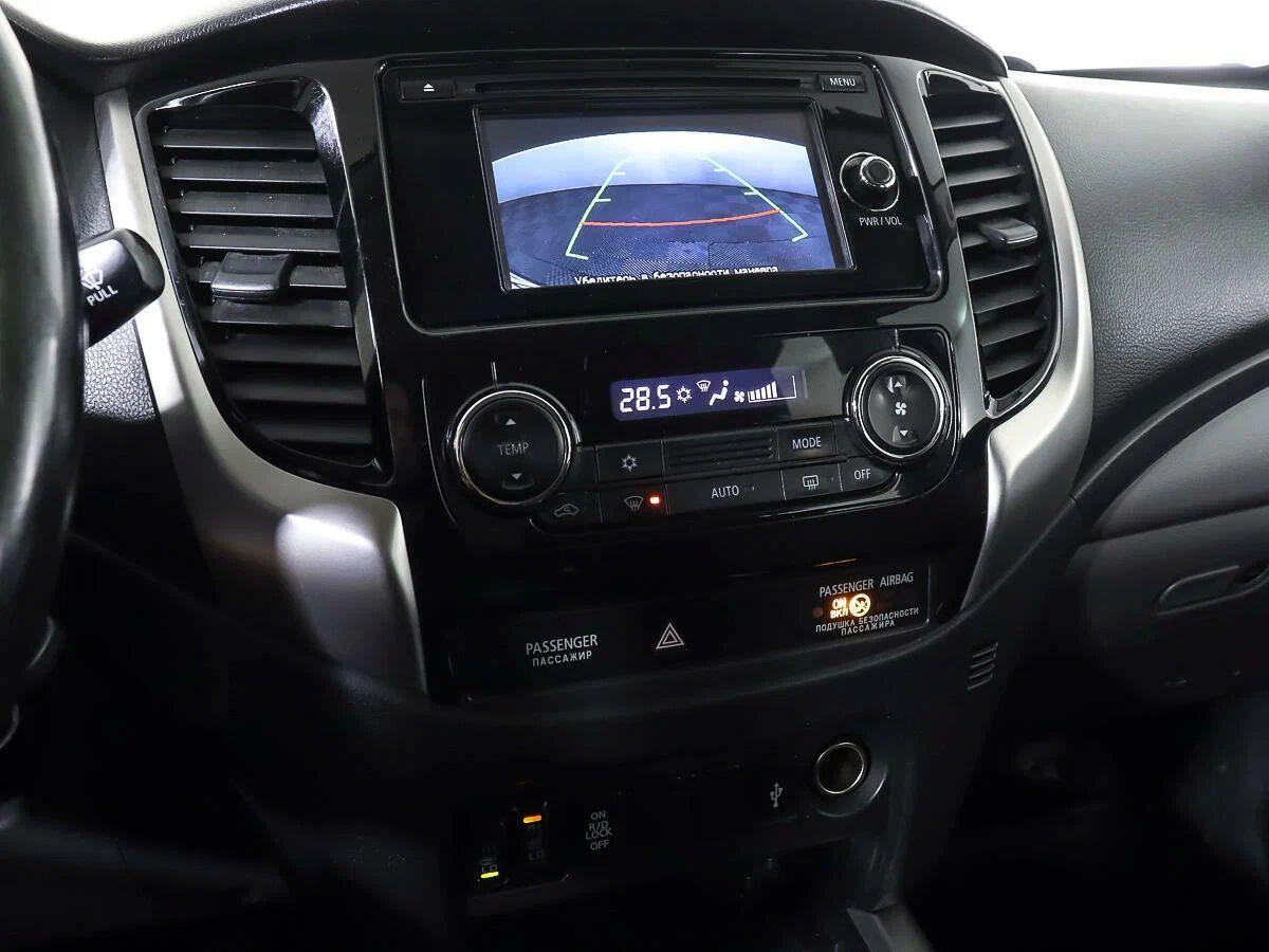 Mitsubishi L200 2017, серый