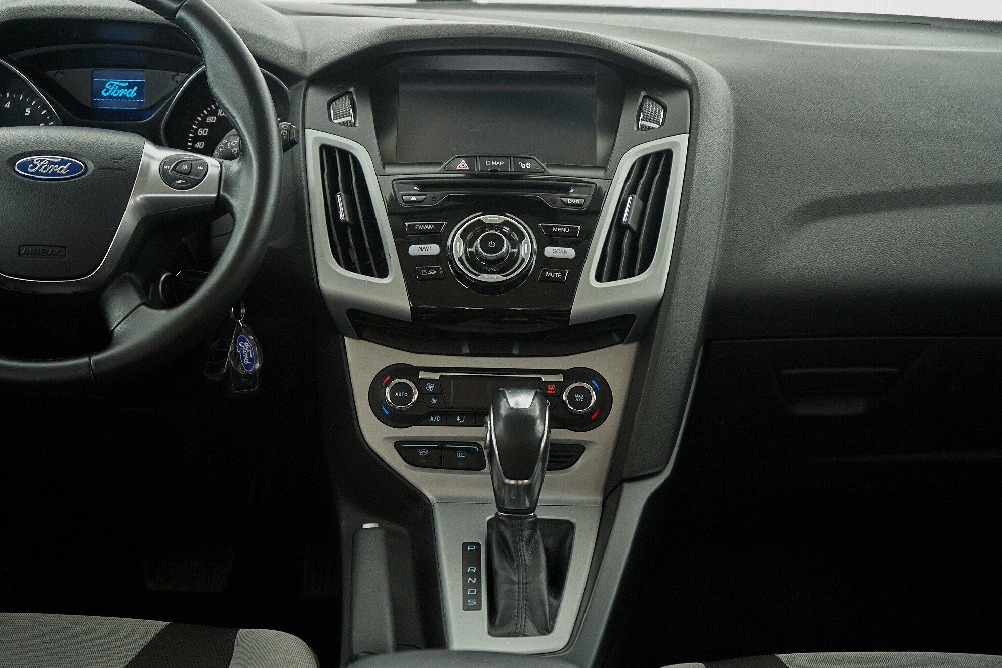 Ford Focus 2014, серый