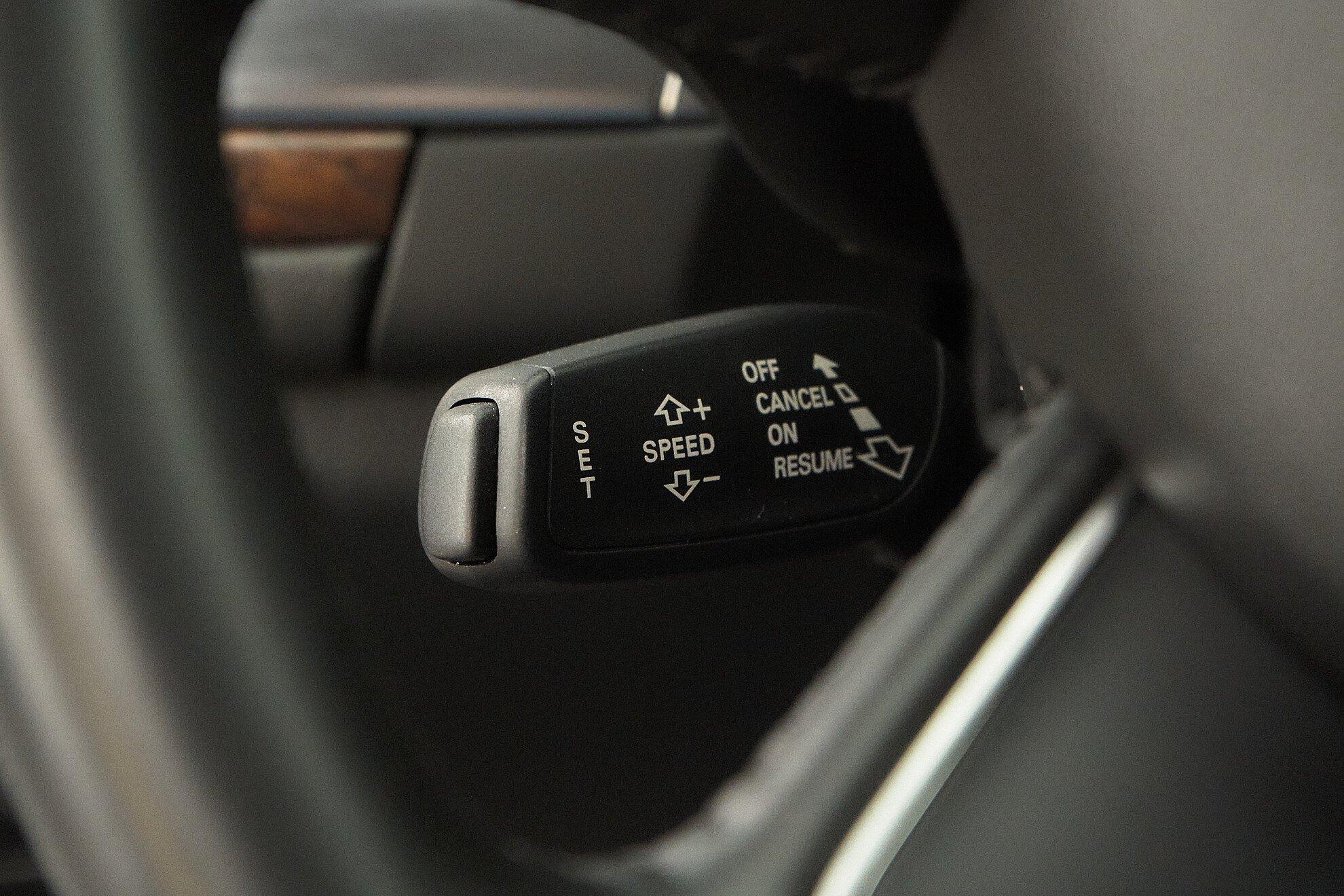 Audi A6 2011, белый