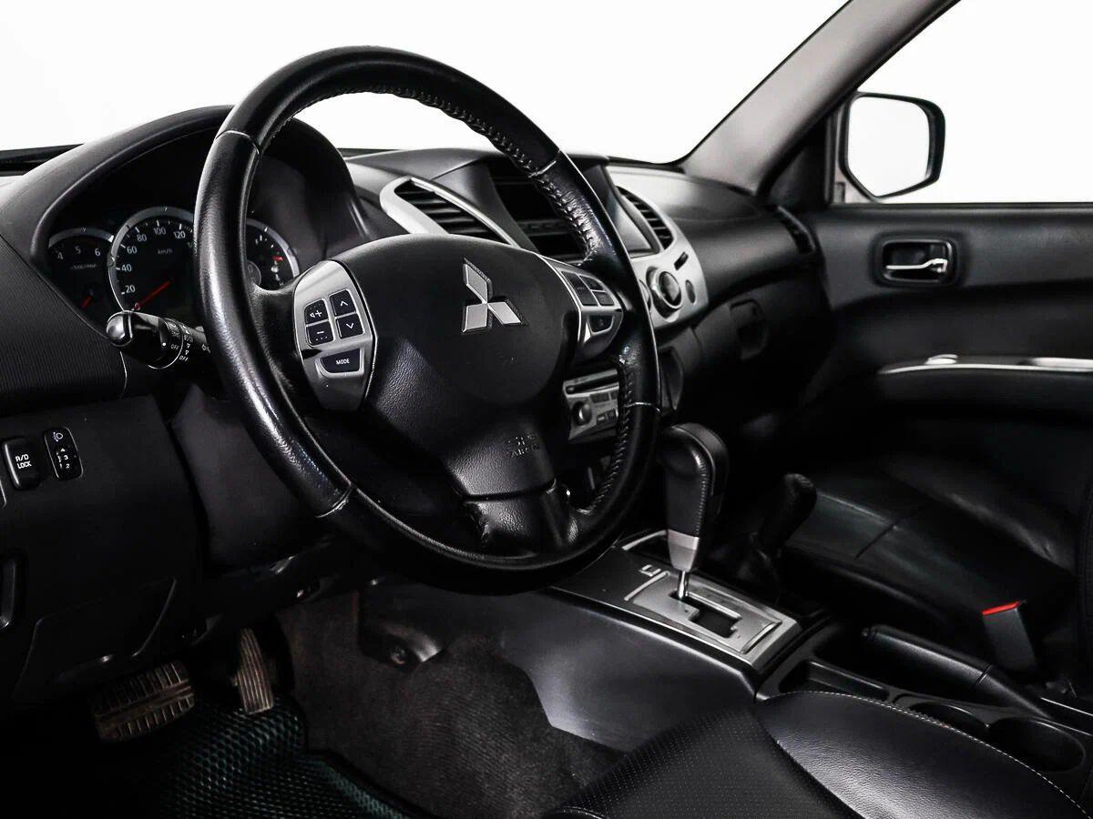 Mitsubishi L200 2014, черный