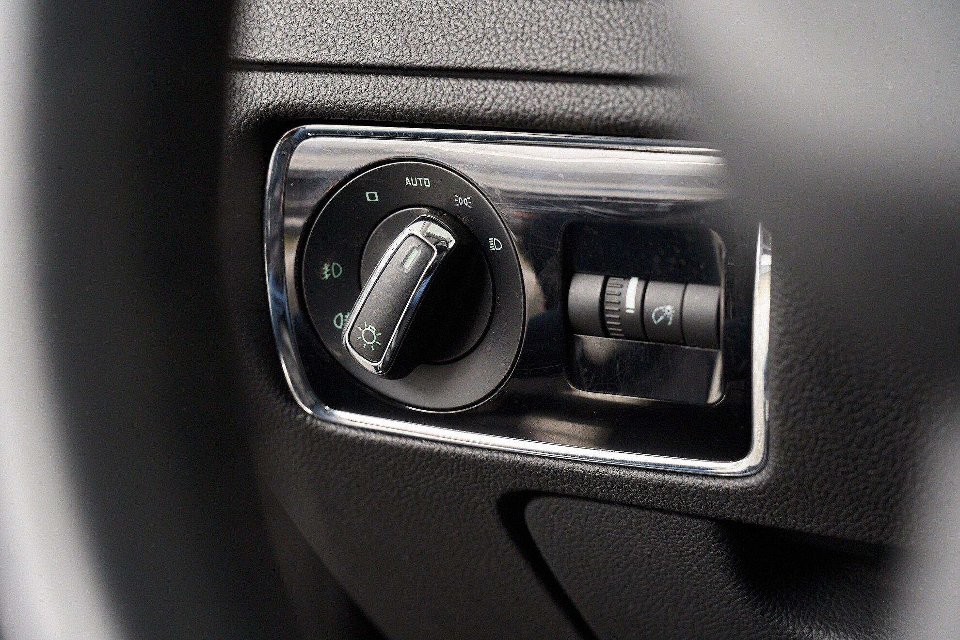 Skoda Superb 2011, черный
