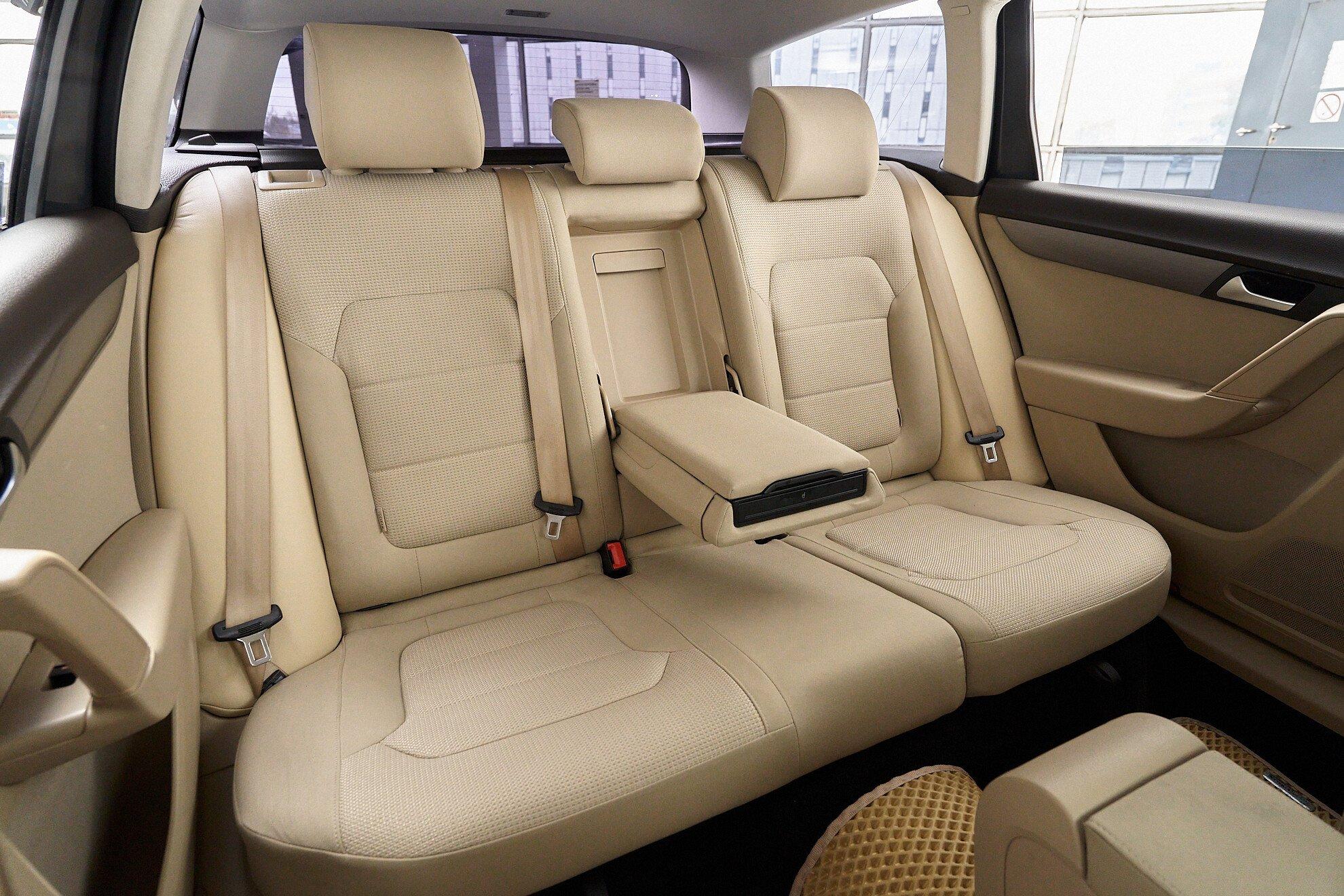 Volkswagen Passat 2012, серый