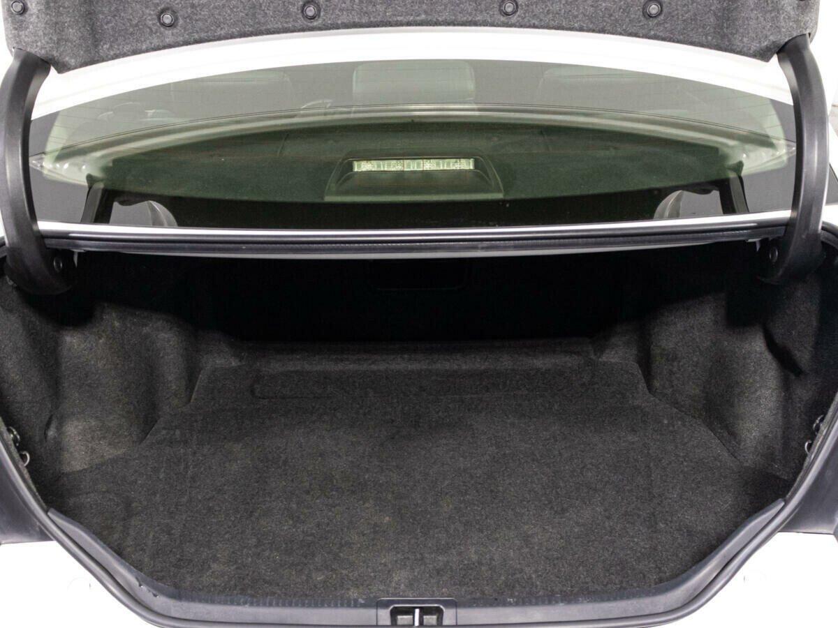 Toyota Camry 2018, белый