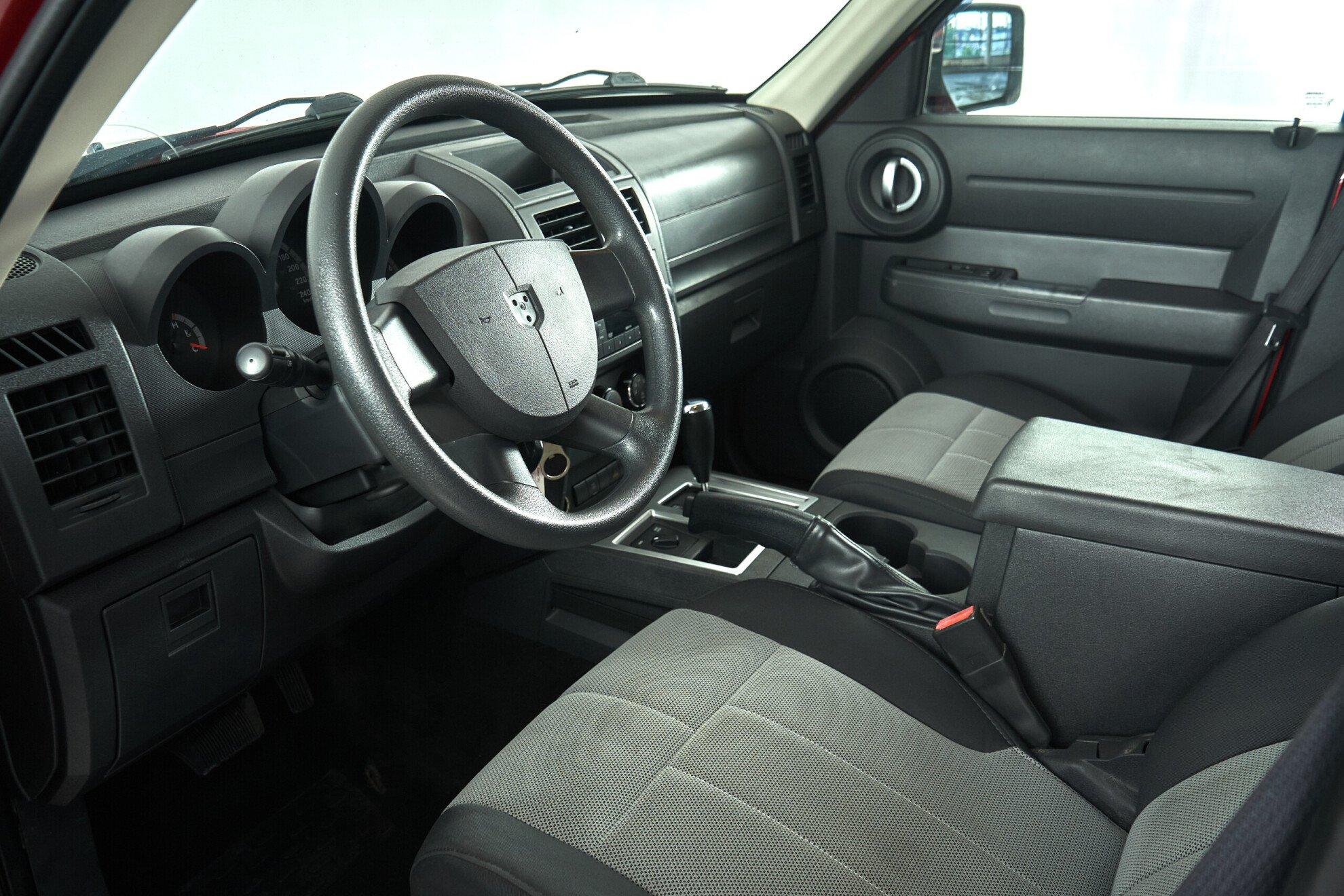 Dodge Nitro 2007, красный