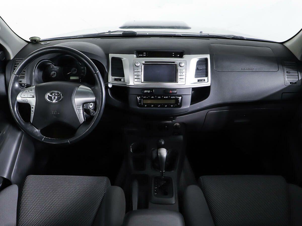 Toyota Hilux 2013, синий