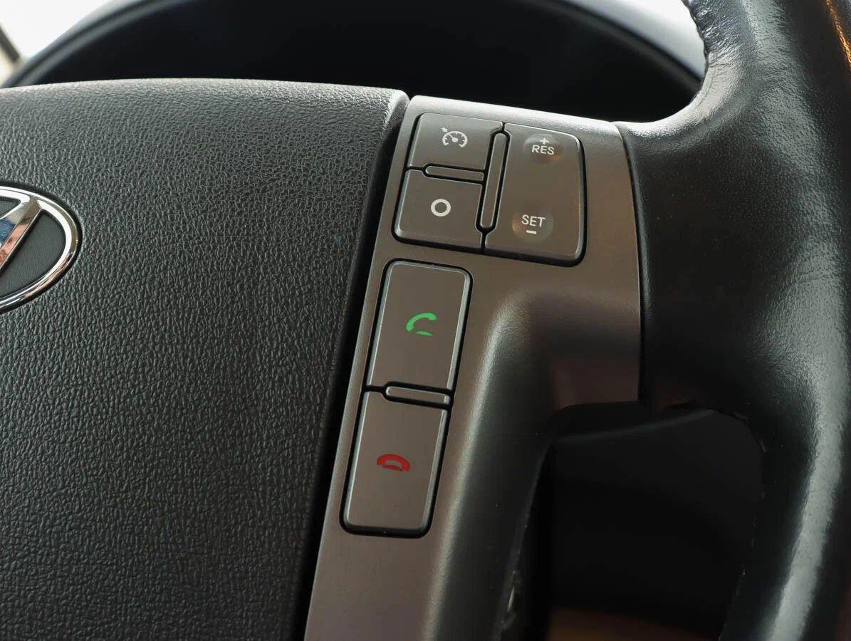 Hyundai H-1 2015, серебряный