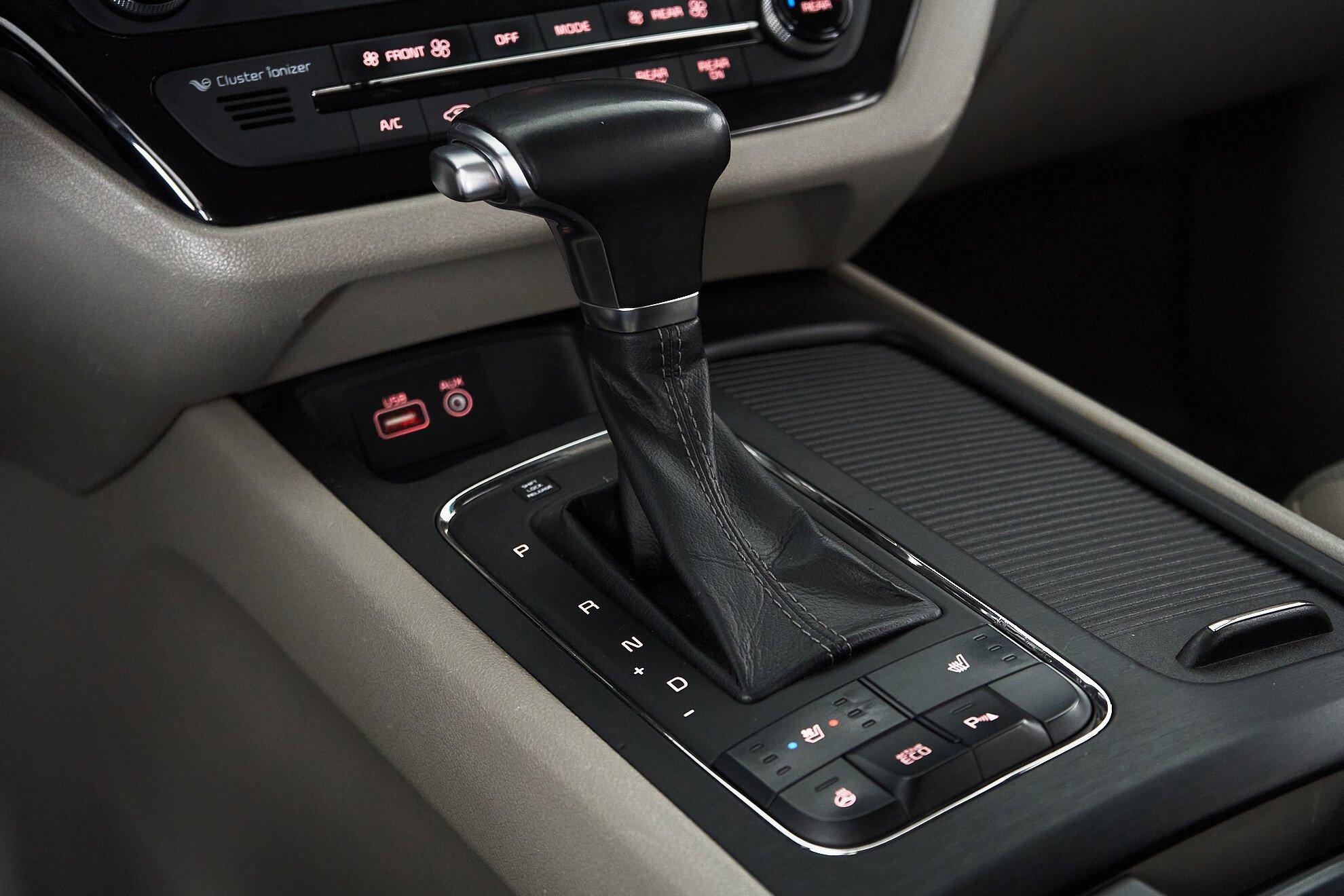 Kia Carnival 2020, черный