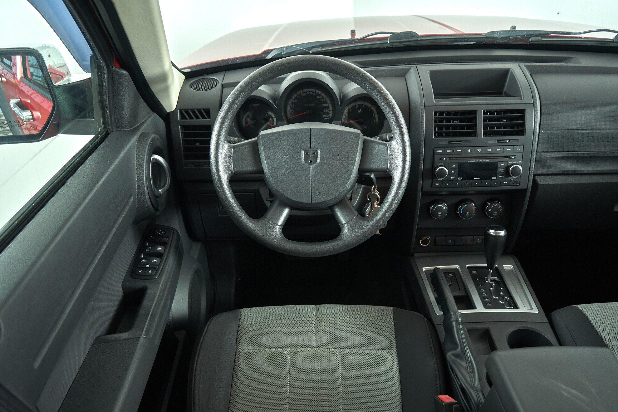 Dodge Nitro 2007, красный