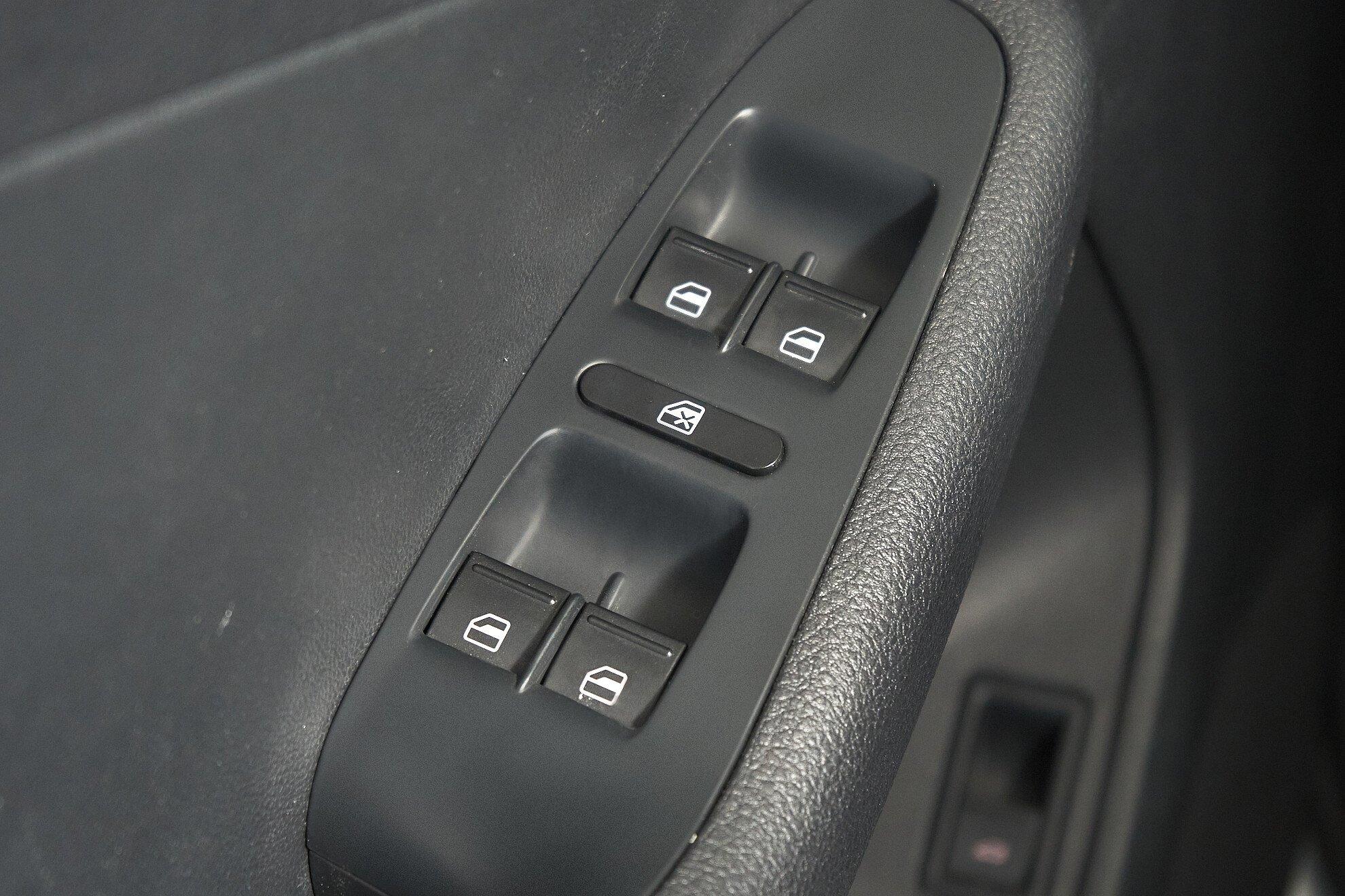 Volkswagen Jetta 2014, белый