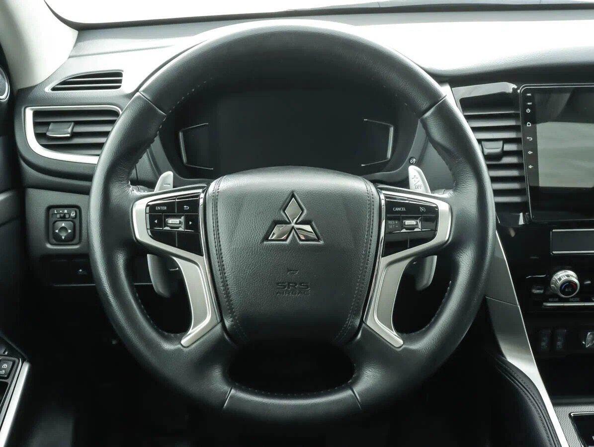 Mitsubishi Pajero Sport 2020, белый