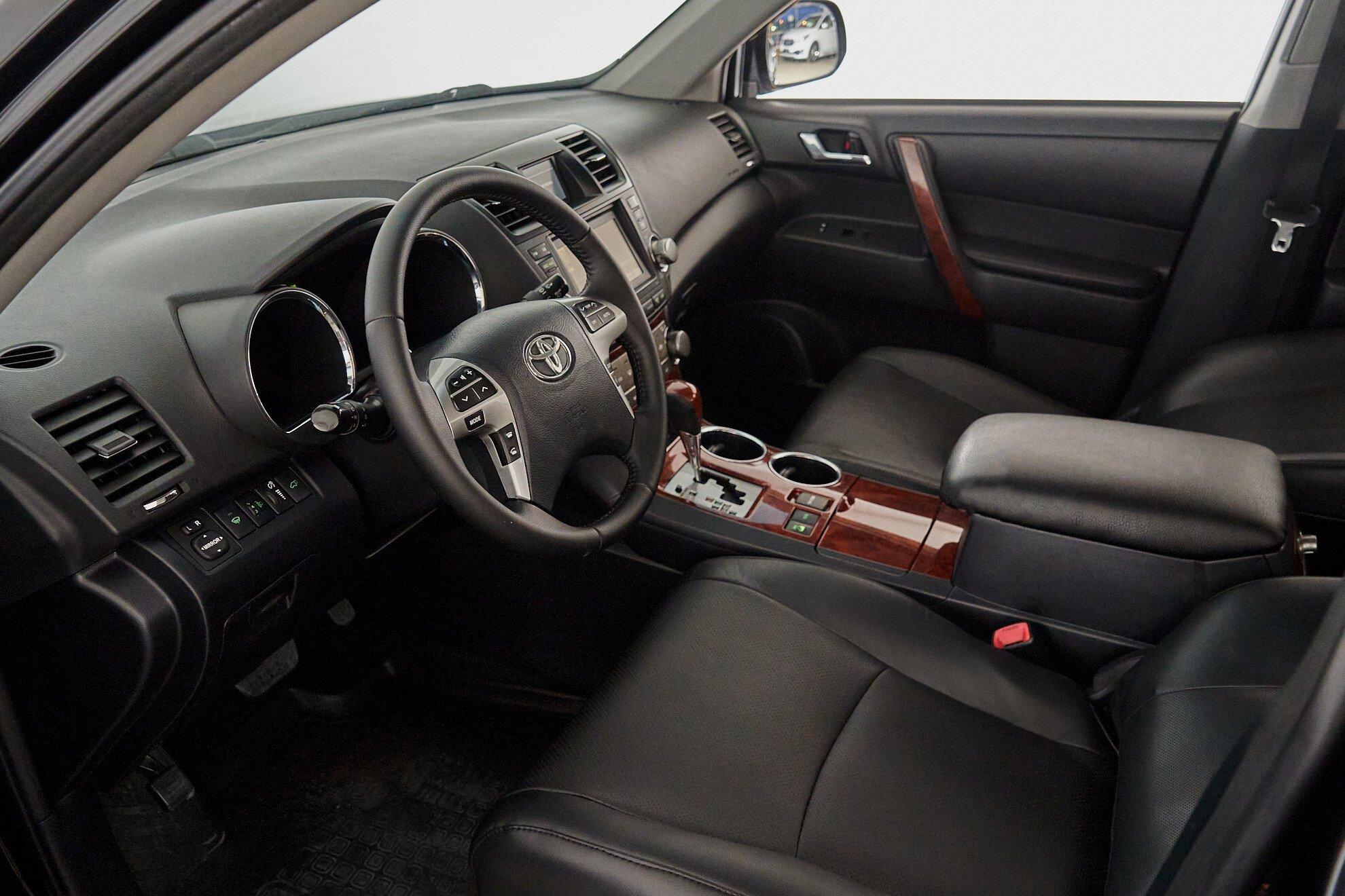 Toyota Highlander 2012, черный