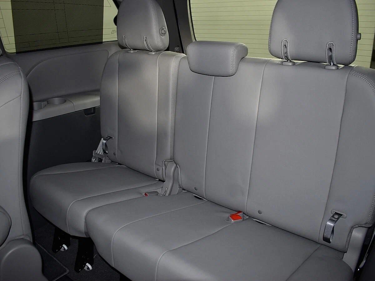 Toyota Sienna 2018, белый