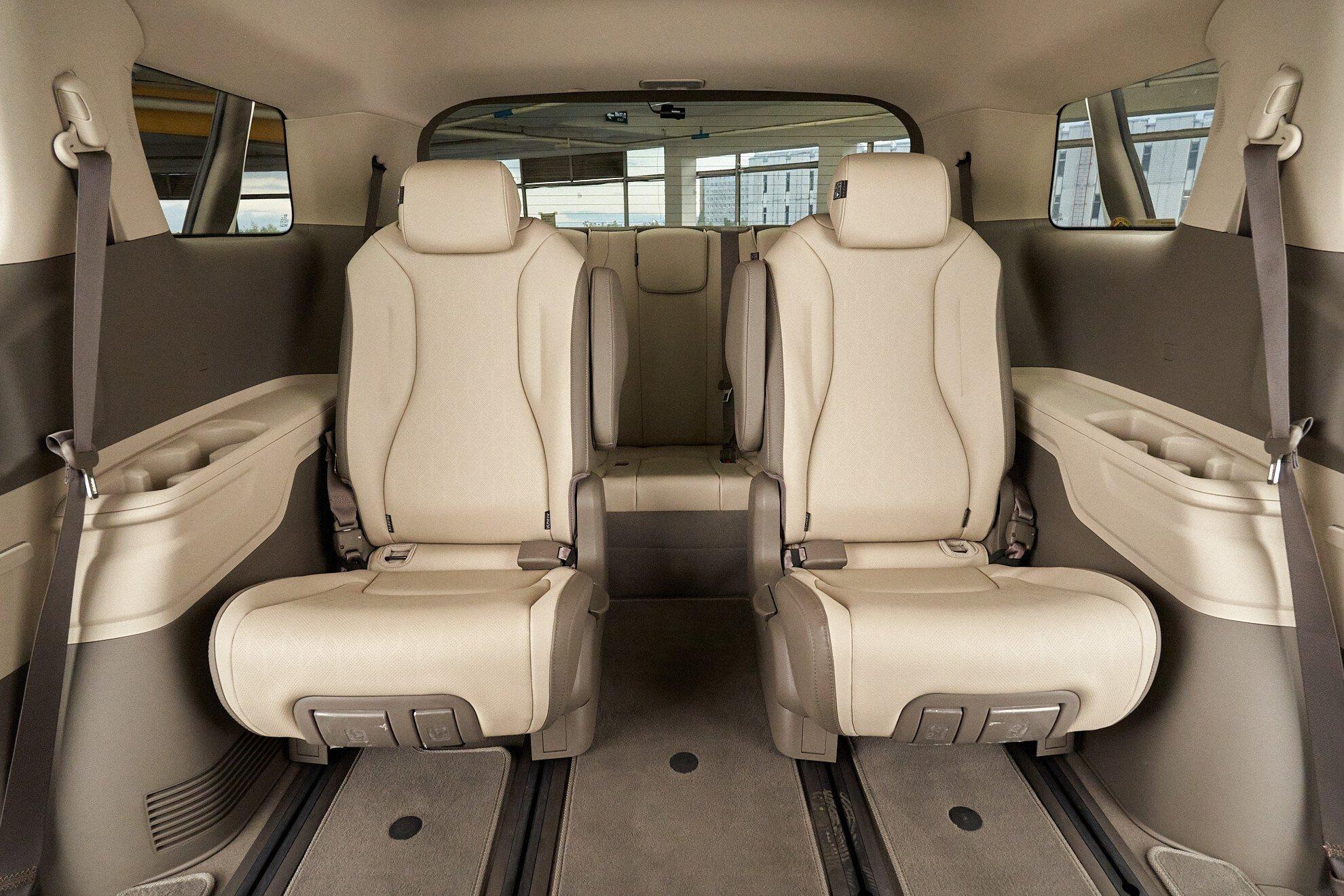 Kia Carnival 2021, белый