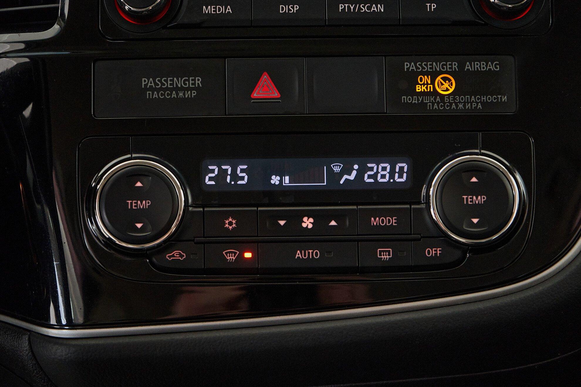 Mitsubishi Outlander 2013, белый