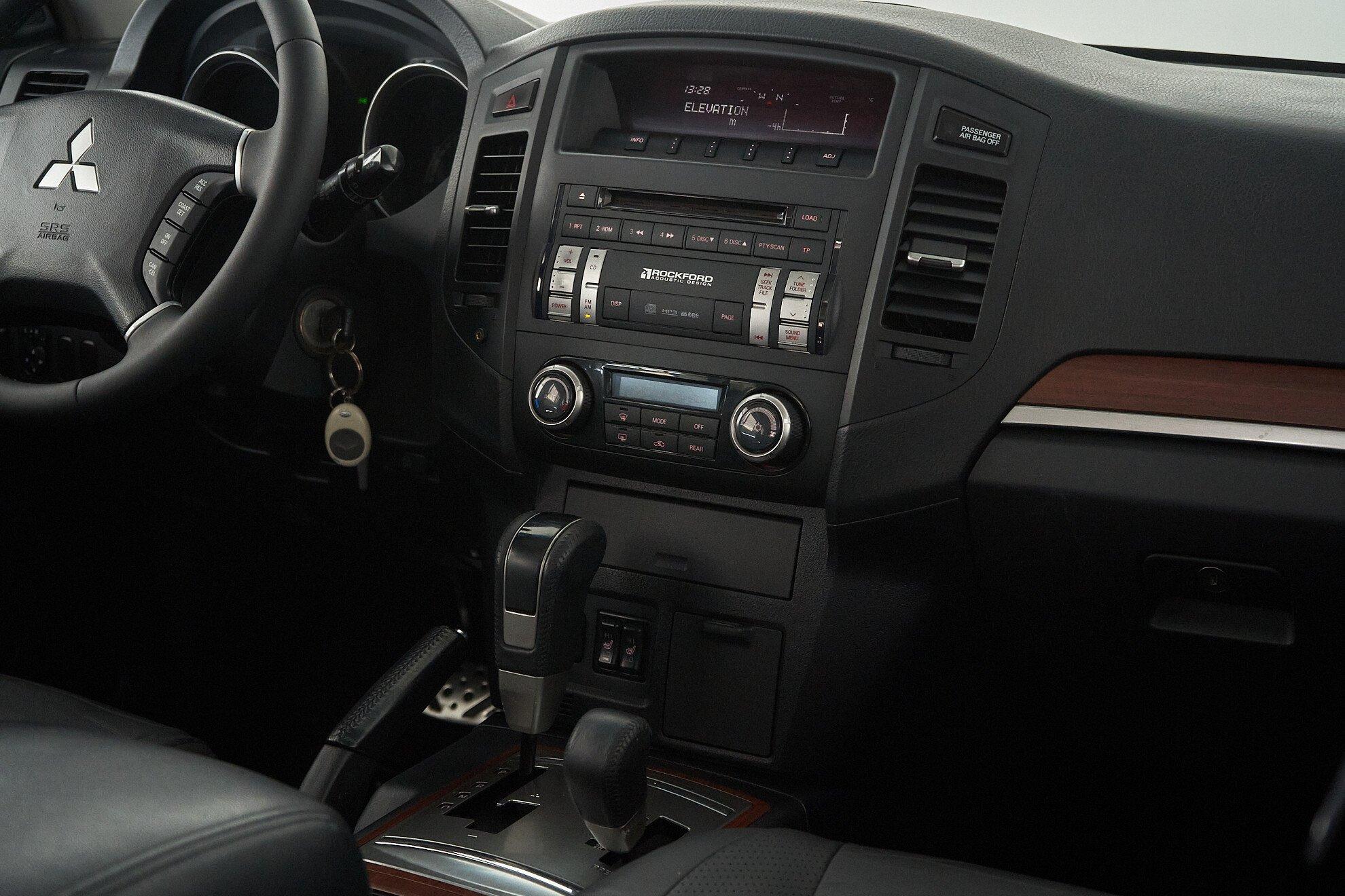 Mitsubishi Pajero 2007, черный