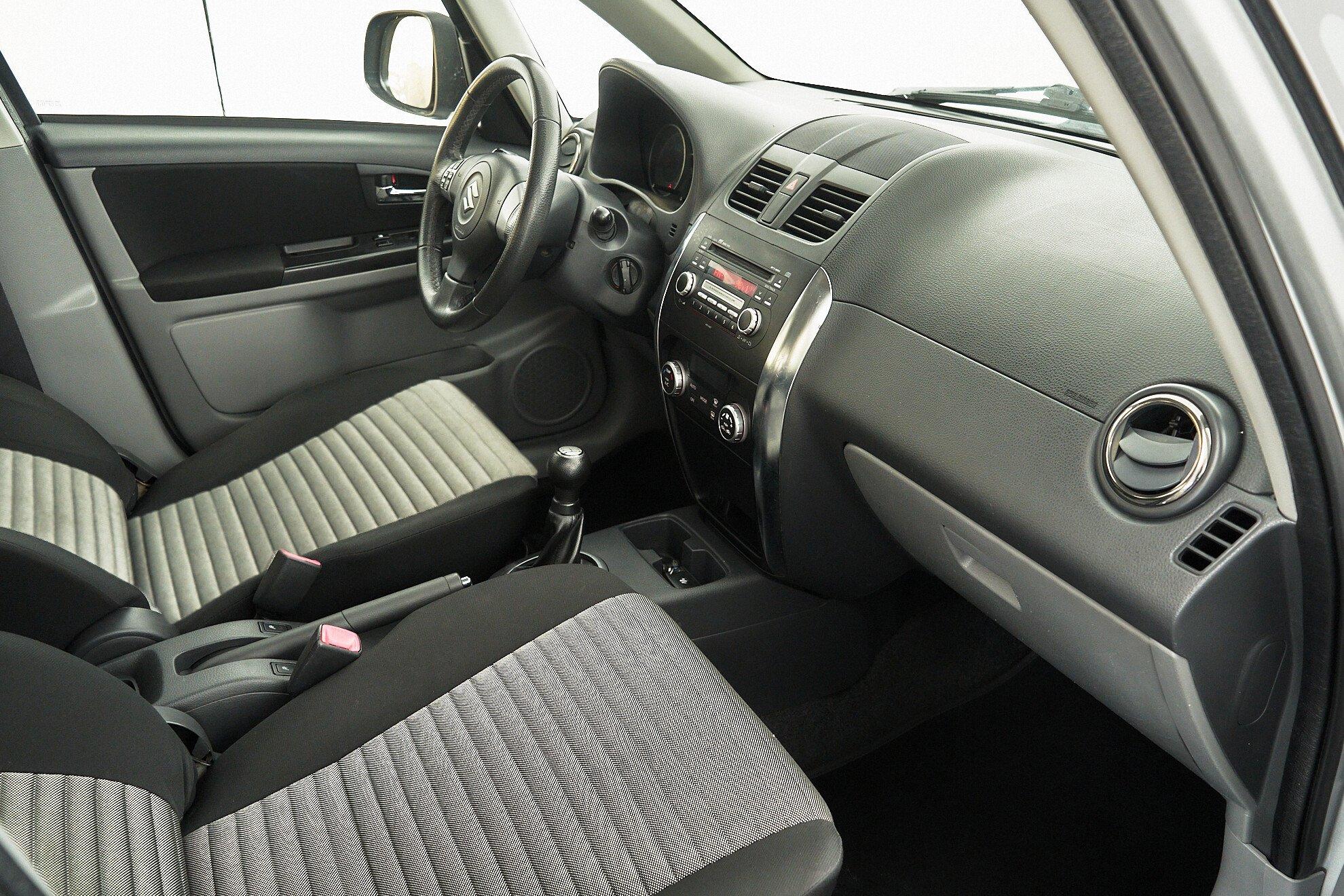 Suzuki SX4 2011, серебряный