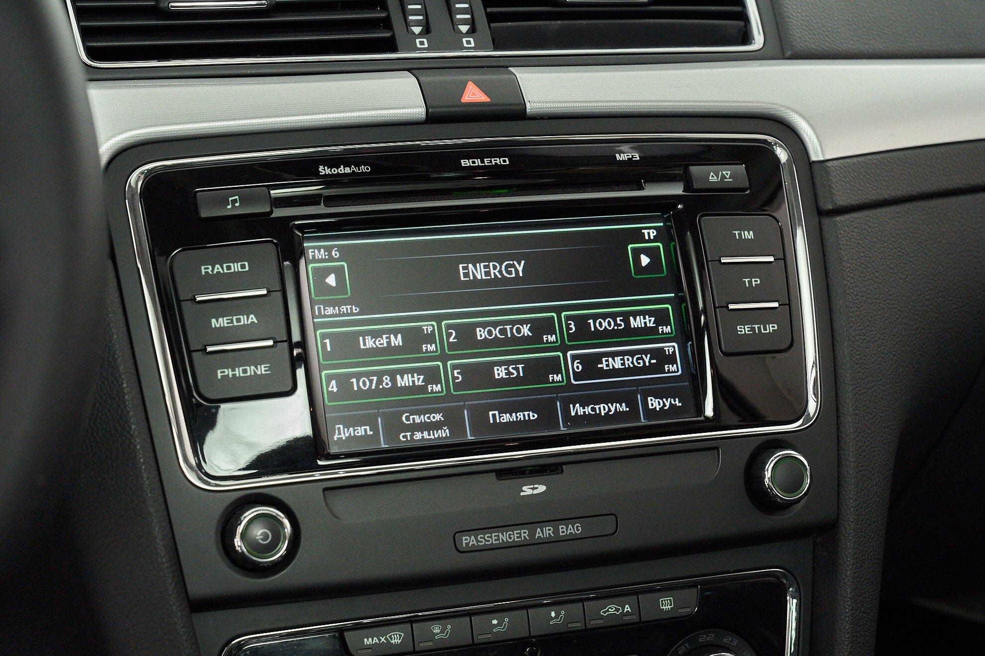 Skoda Superb 2011, черный