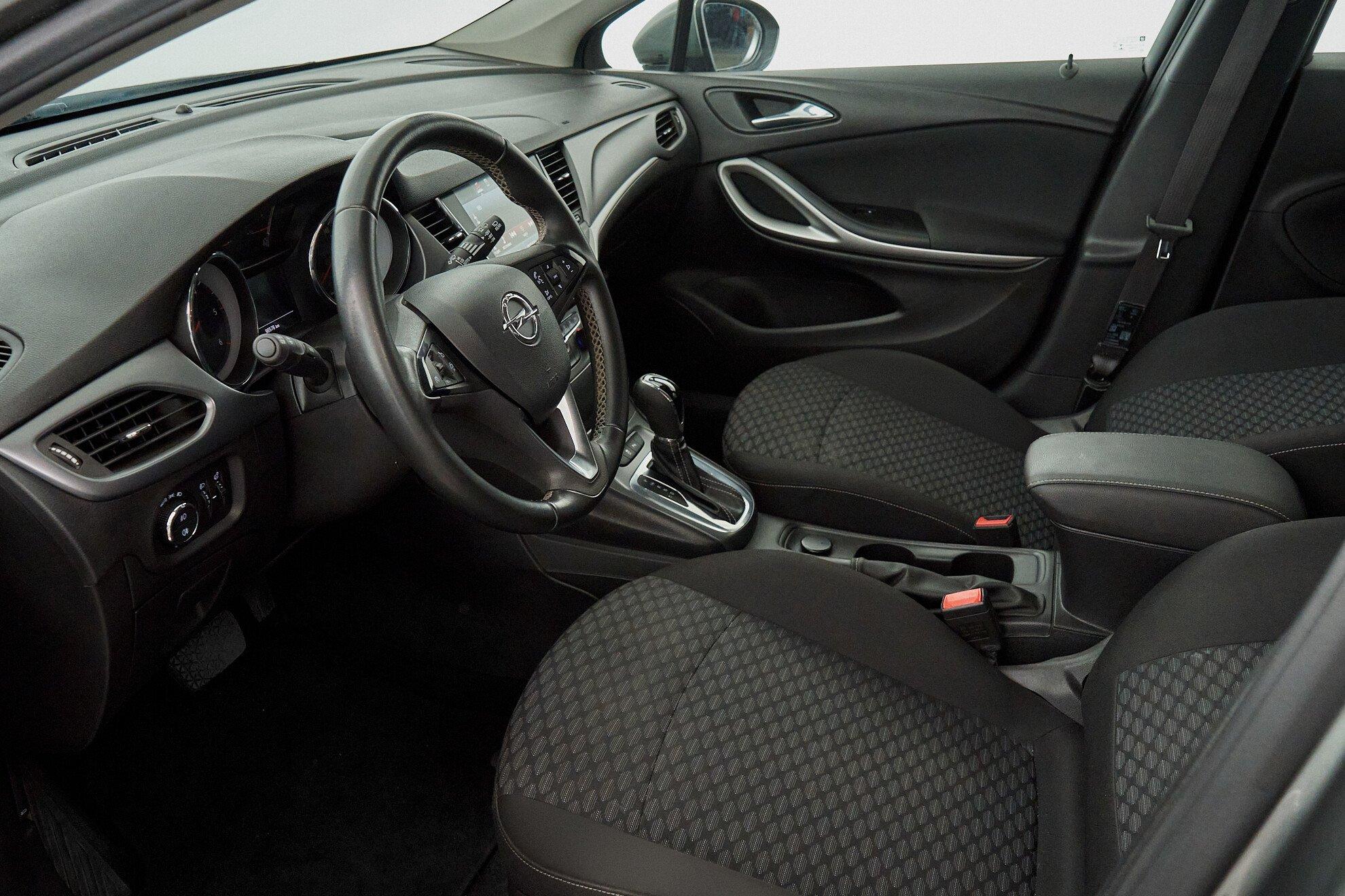 Opel Astra 2019, серый