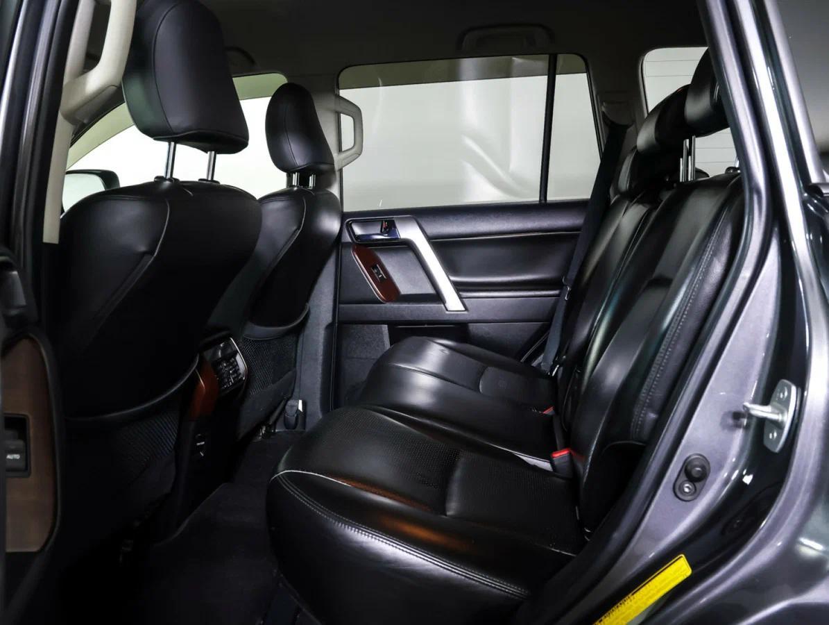 Toyota Land Cruiser Prado 2015, серый