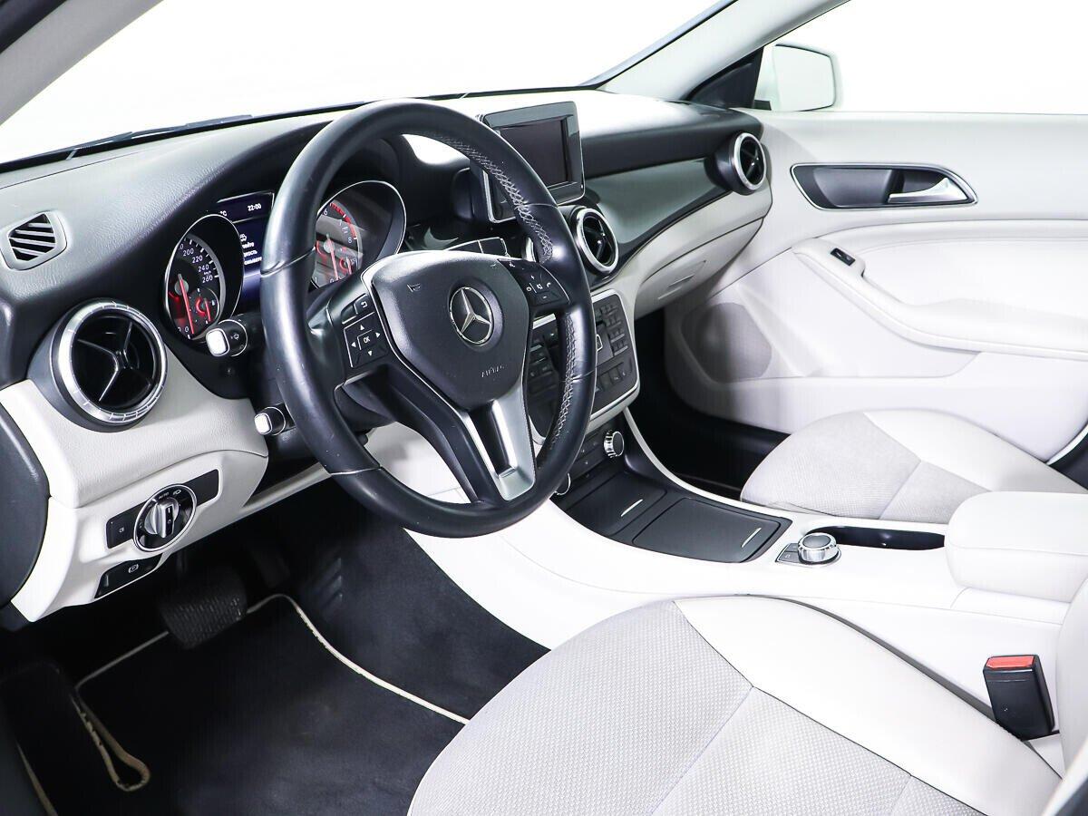 Mercedes-Benz CLA 2015, белый