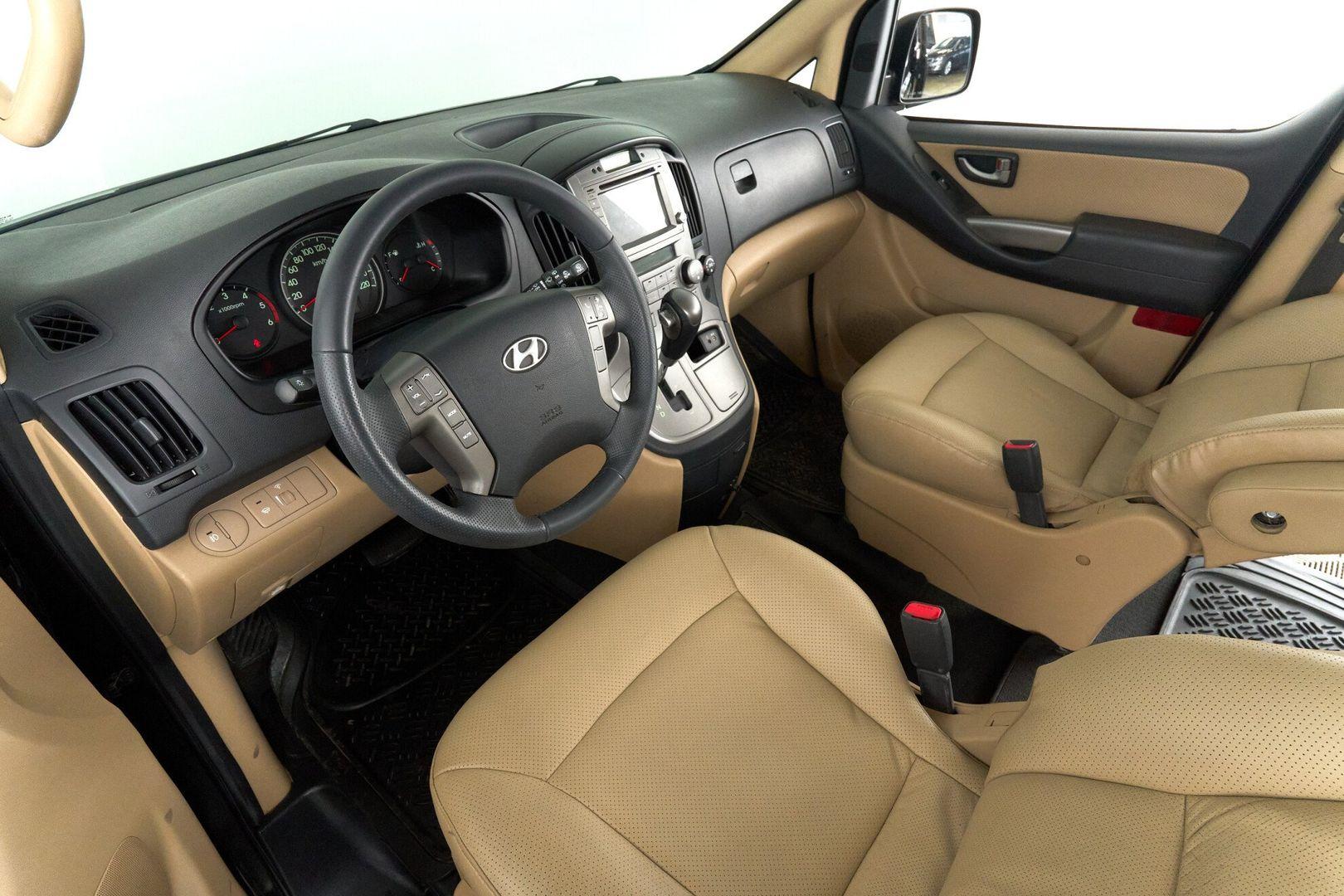 Hyundai Grand Starex 2012, черный