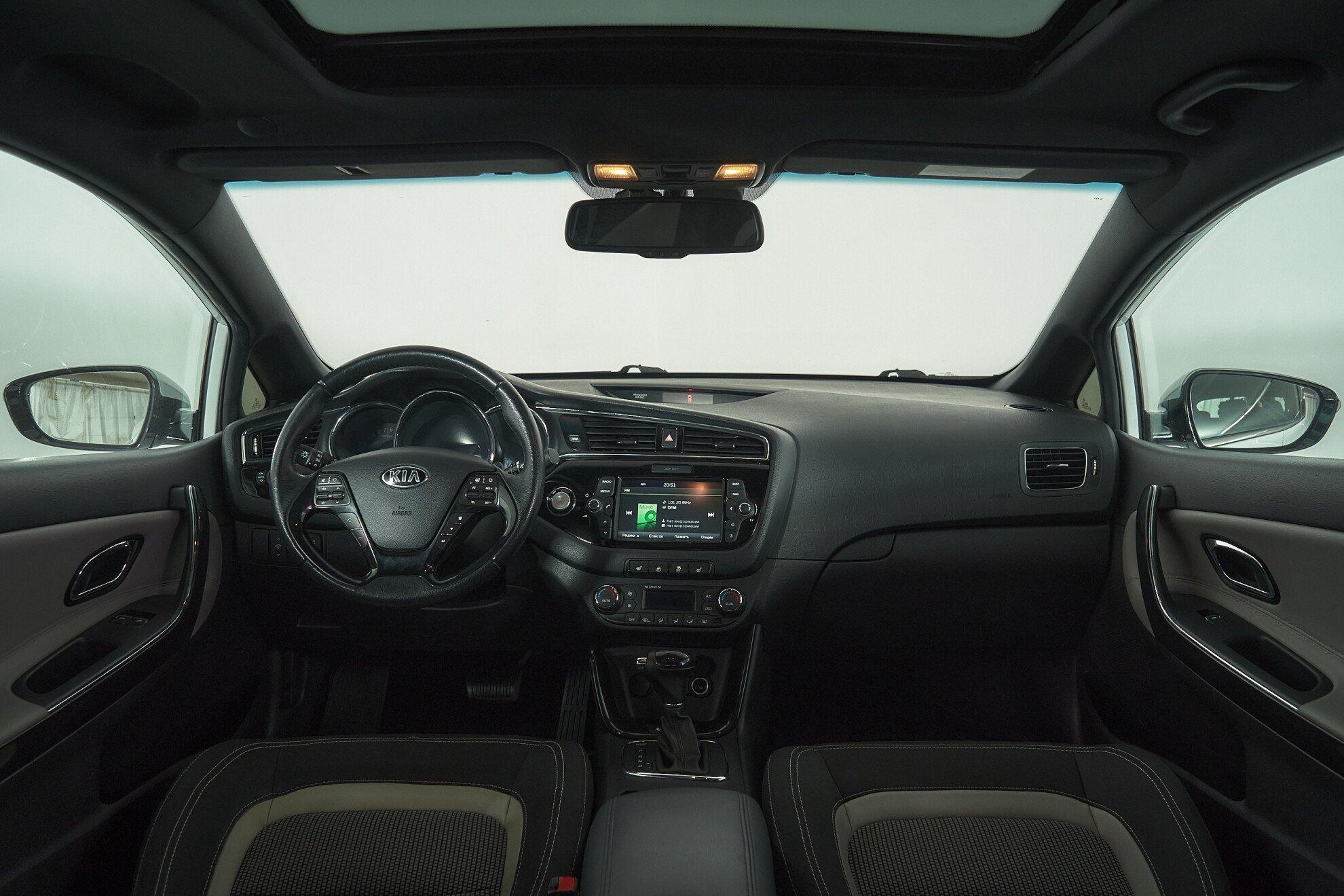 Kia Ceed 2015, белый