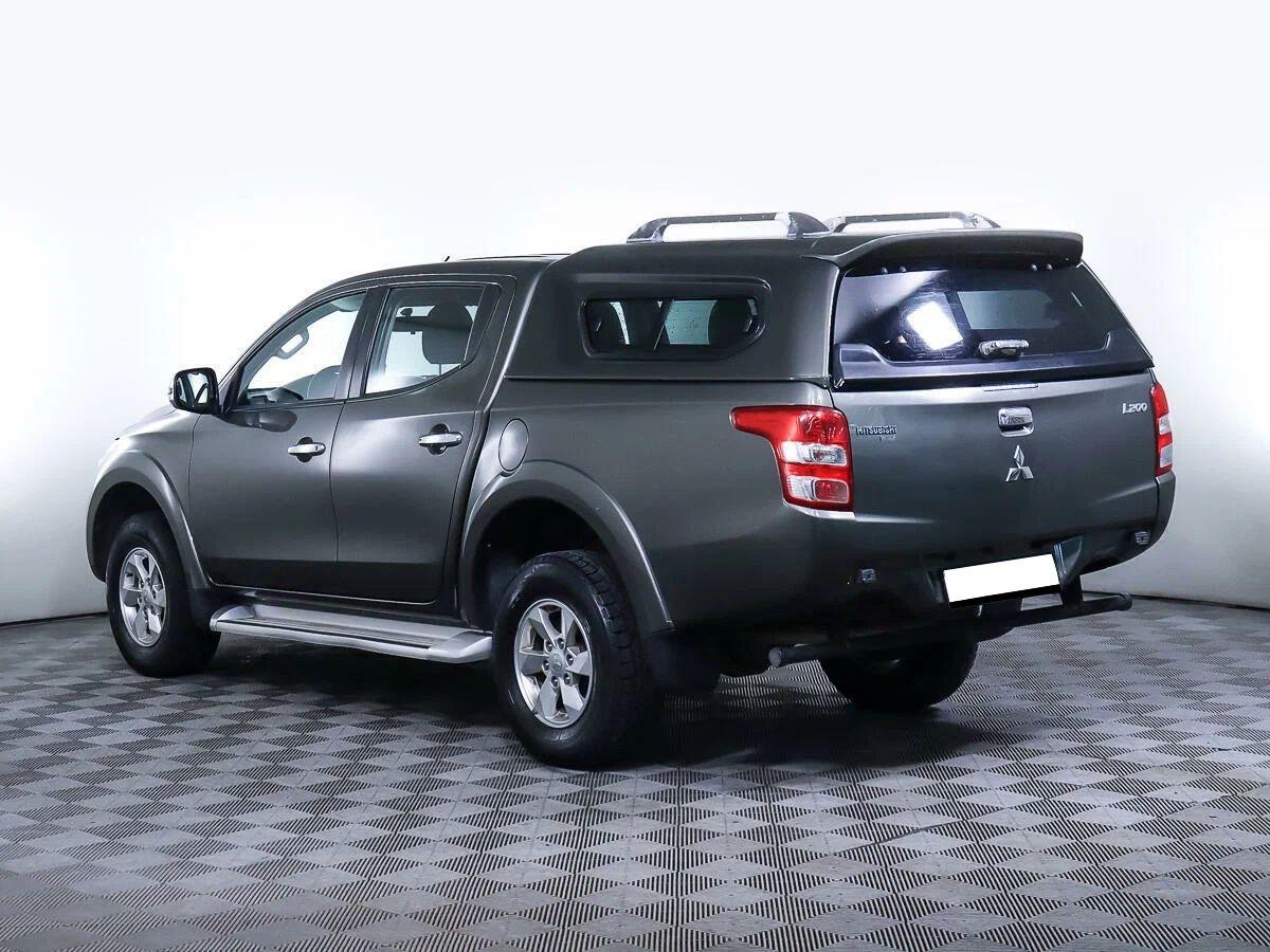 Mitsubishi L200 2017, серый
