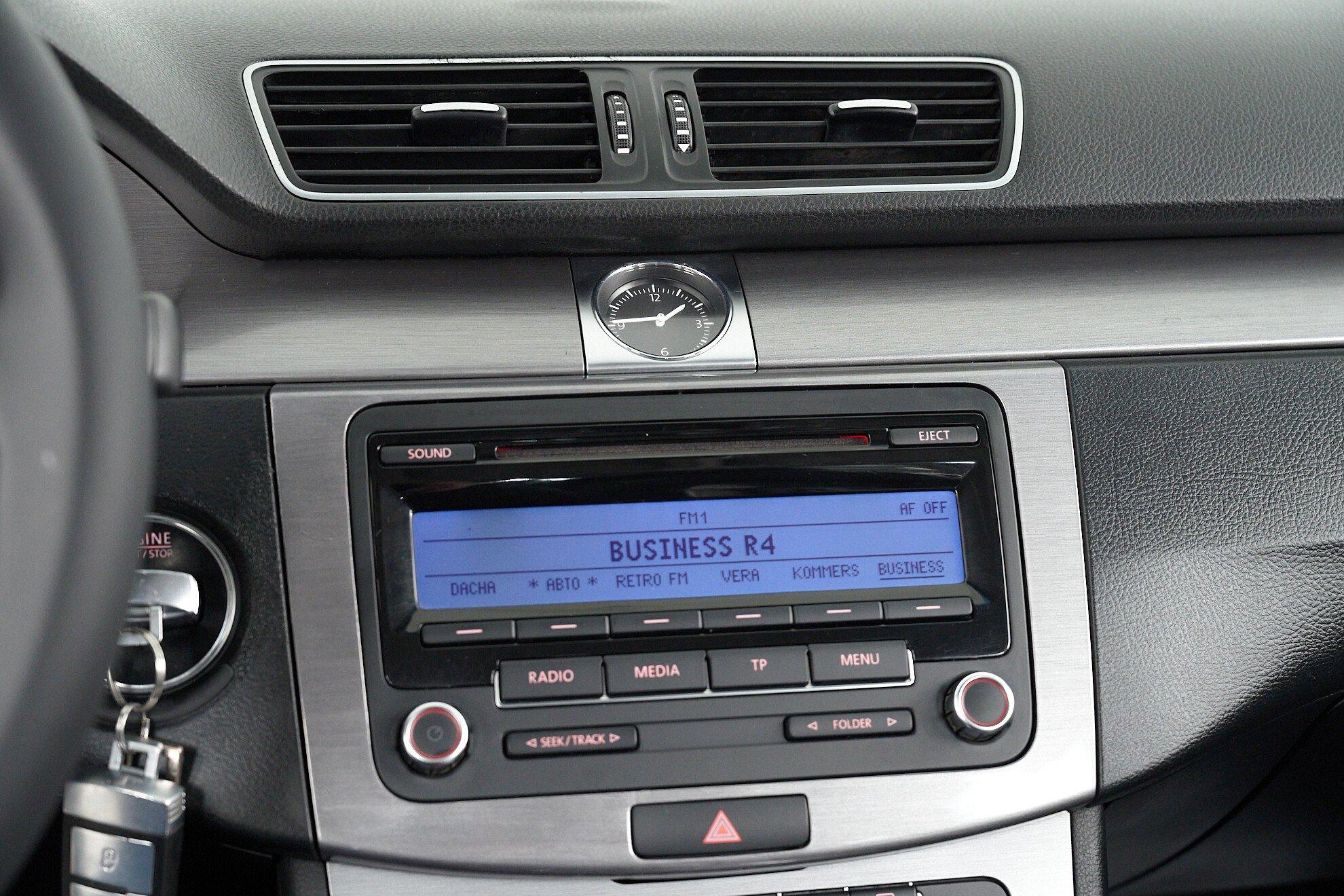 Volkswagen Passat 2011, черный