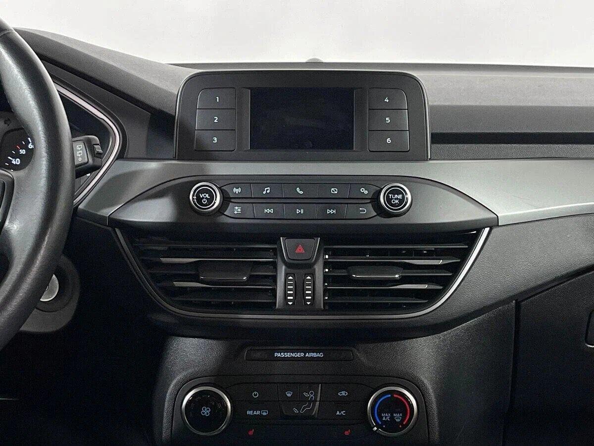 Ford Focus 2019, синий