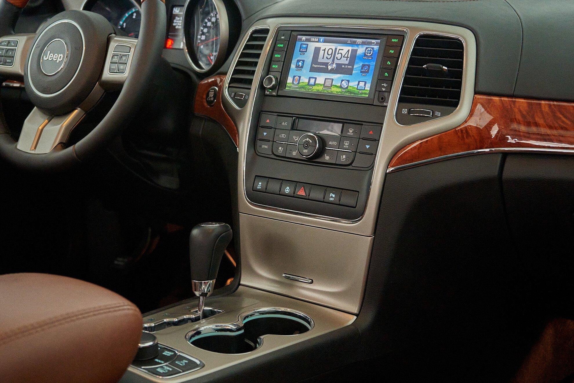 Jeep Grand Cherokee 2011, белый