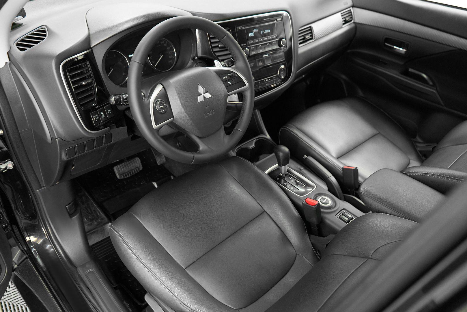 Mitsubishi Outlander 2014, черный