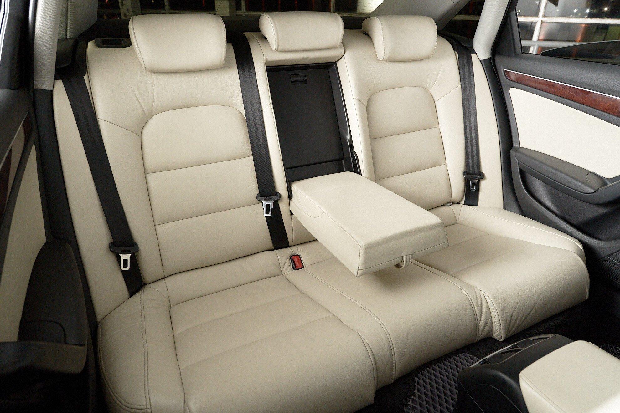 Audi A4 2010, синий