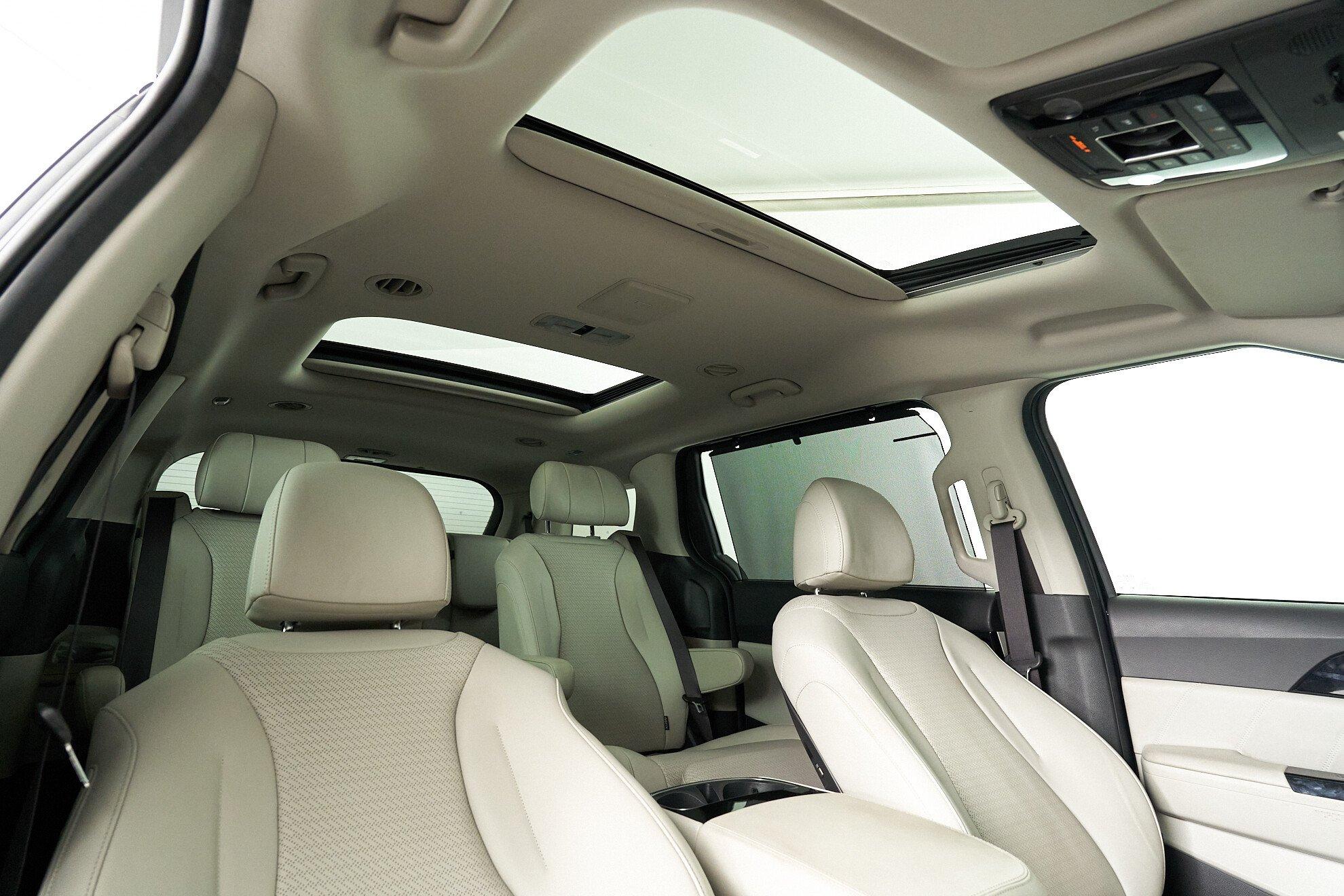 Kia Carnival 2022, черный