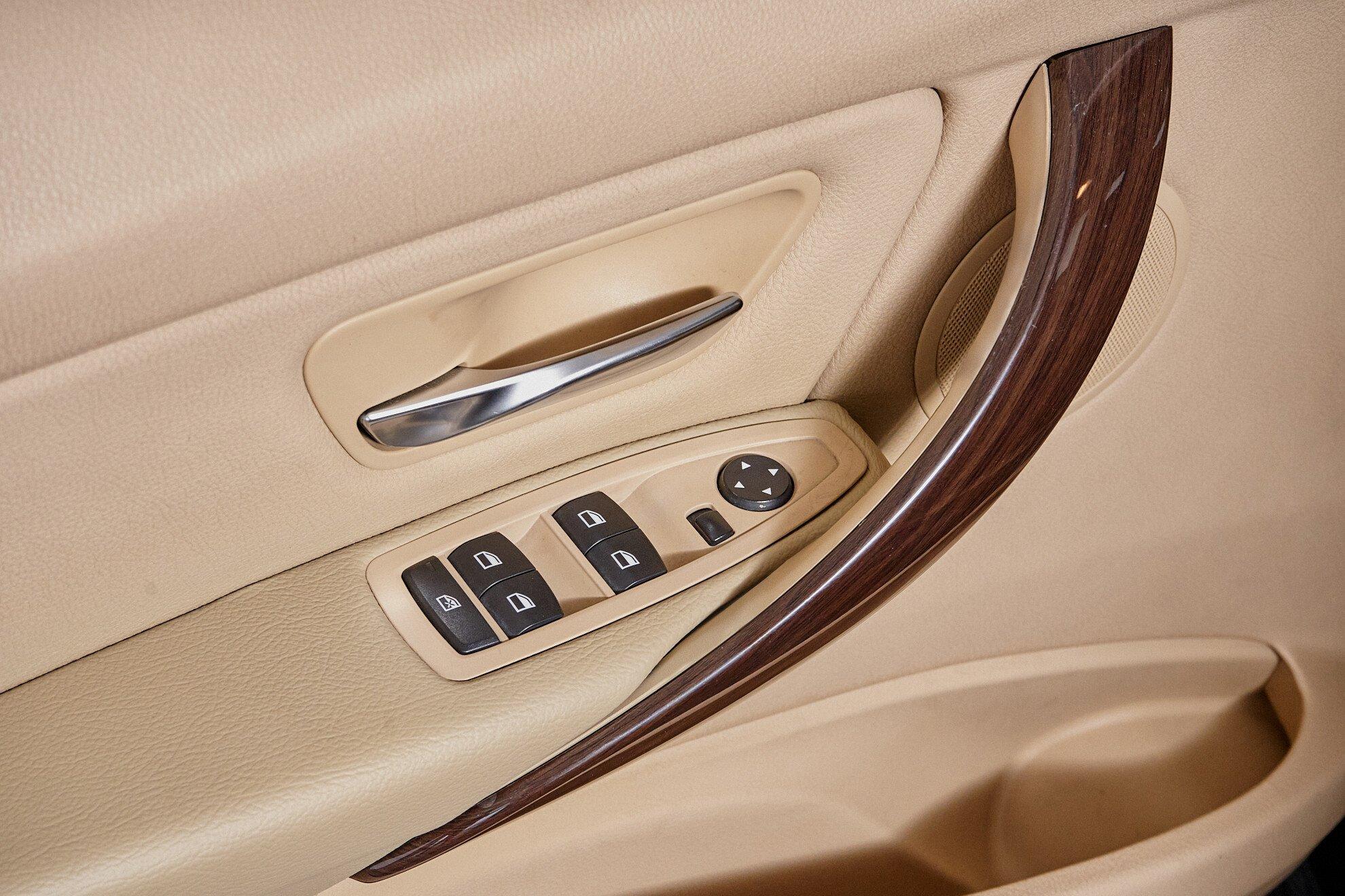 BMW 3 серии 2012, черный
