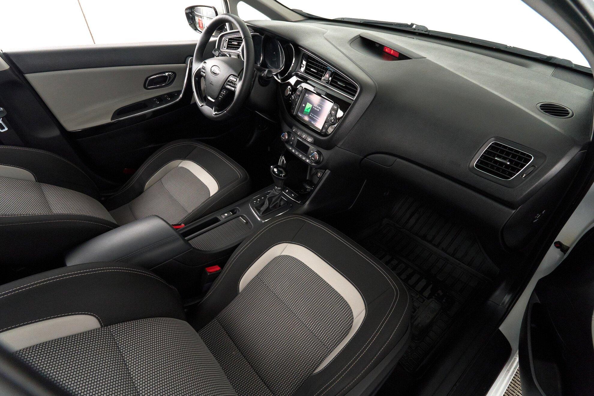 Kia Ceed 2017, белый