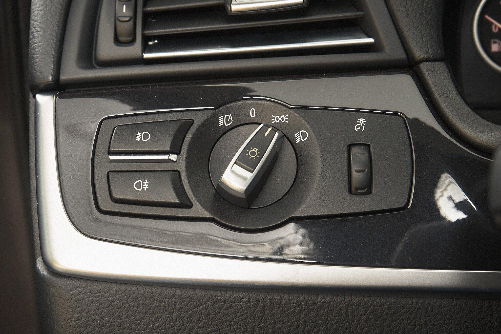 BMW 5 серии 2011, коричневый