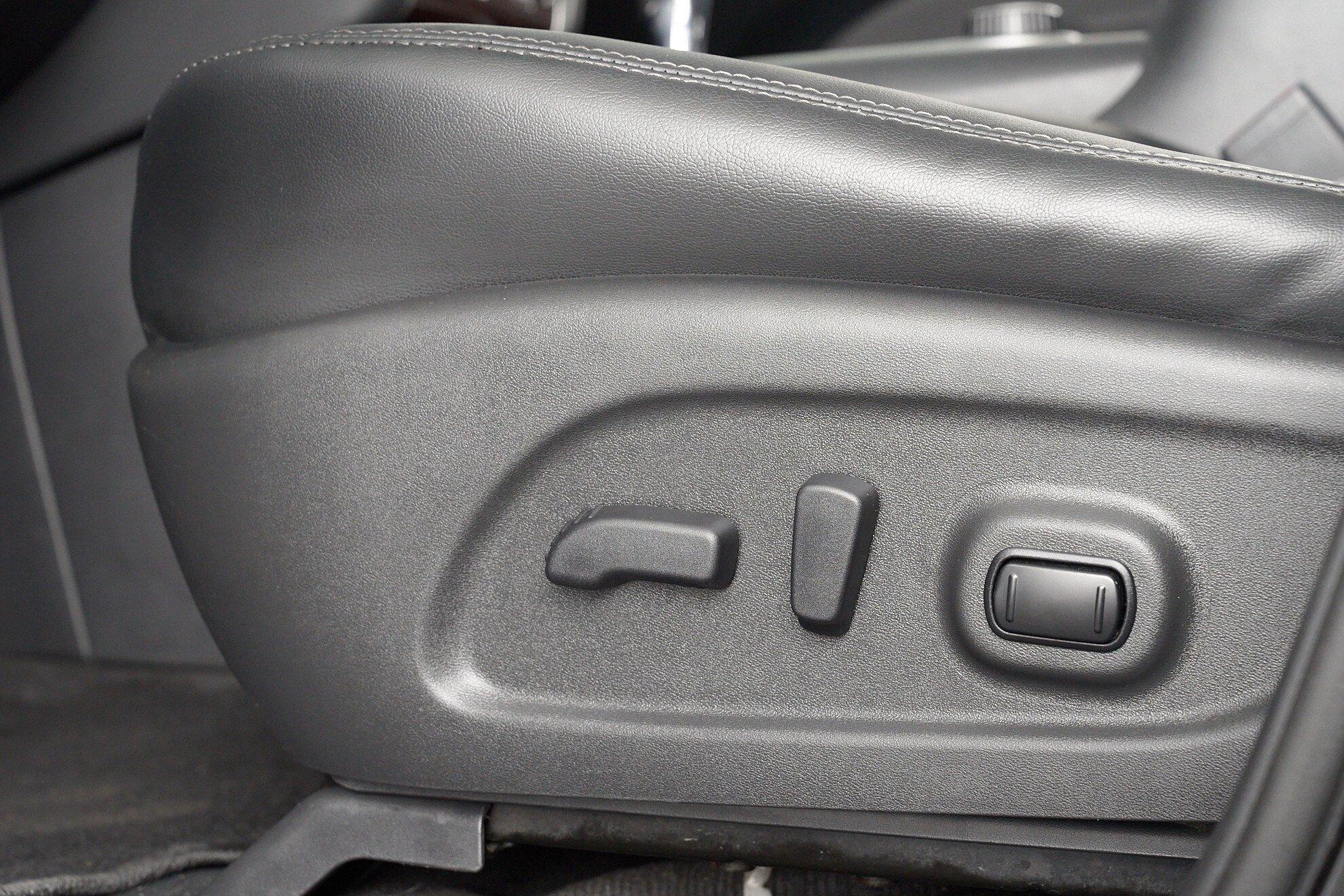 Nissan Pathfinder 2015, черный