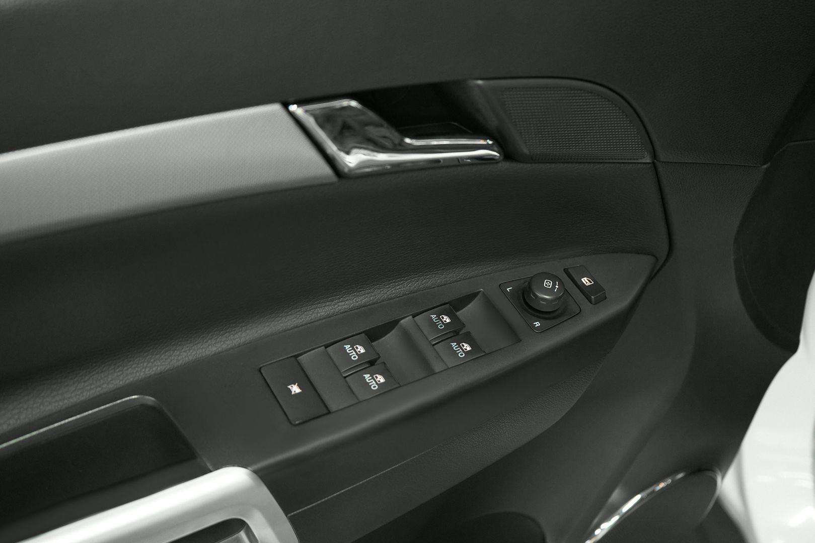 Opel Antara 2014, белый