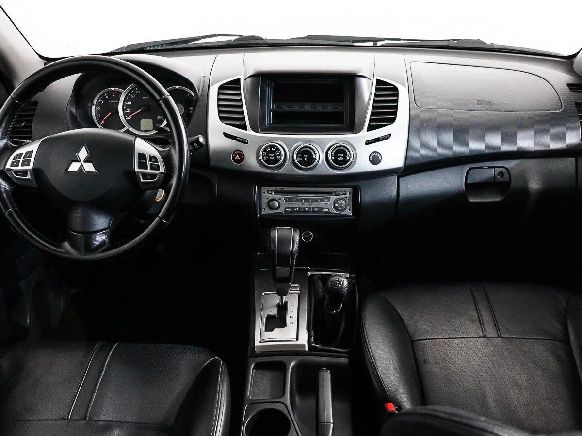 Mitsubishi L200 2014, черный
