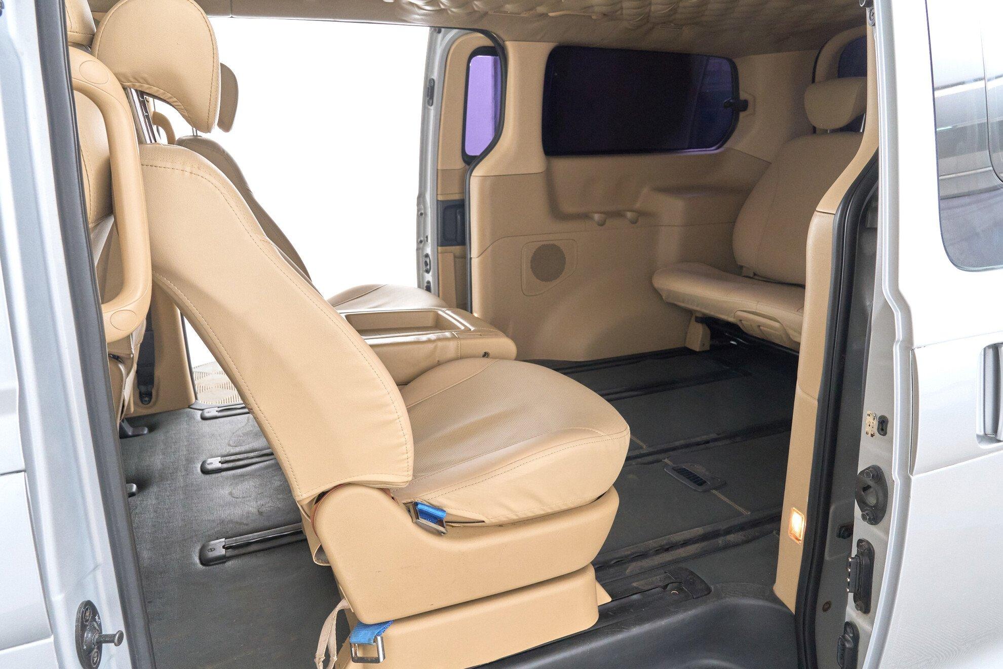 Hyundai Grand Starex 2012, серый