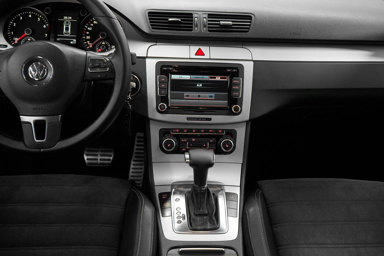 Volkswagen Passat CC 2012, бежевый