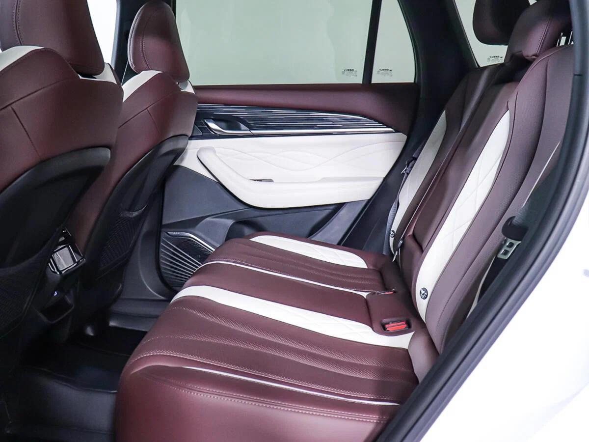 Geely Monjaro 2024, белый