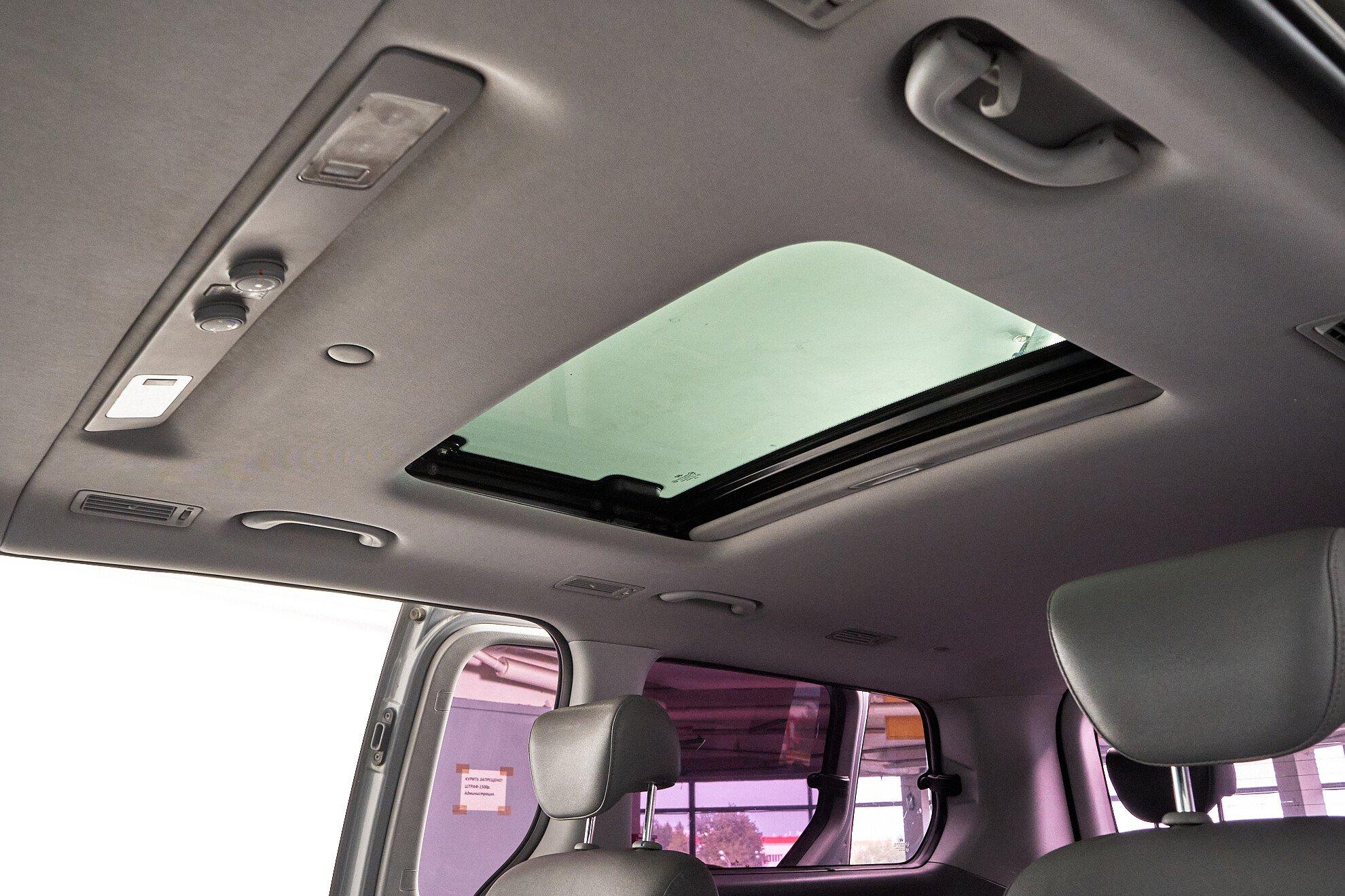 Hyundai Grand Starex 2012, серебряный