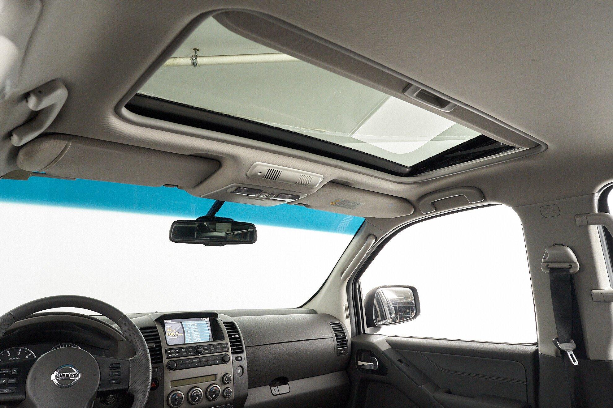 Nissan Pathfinder 2008, черный