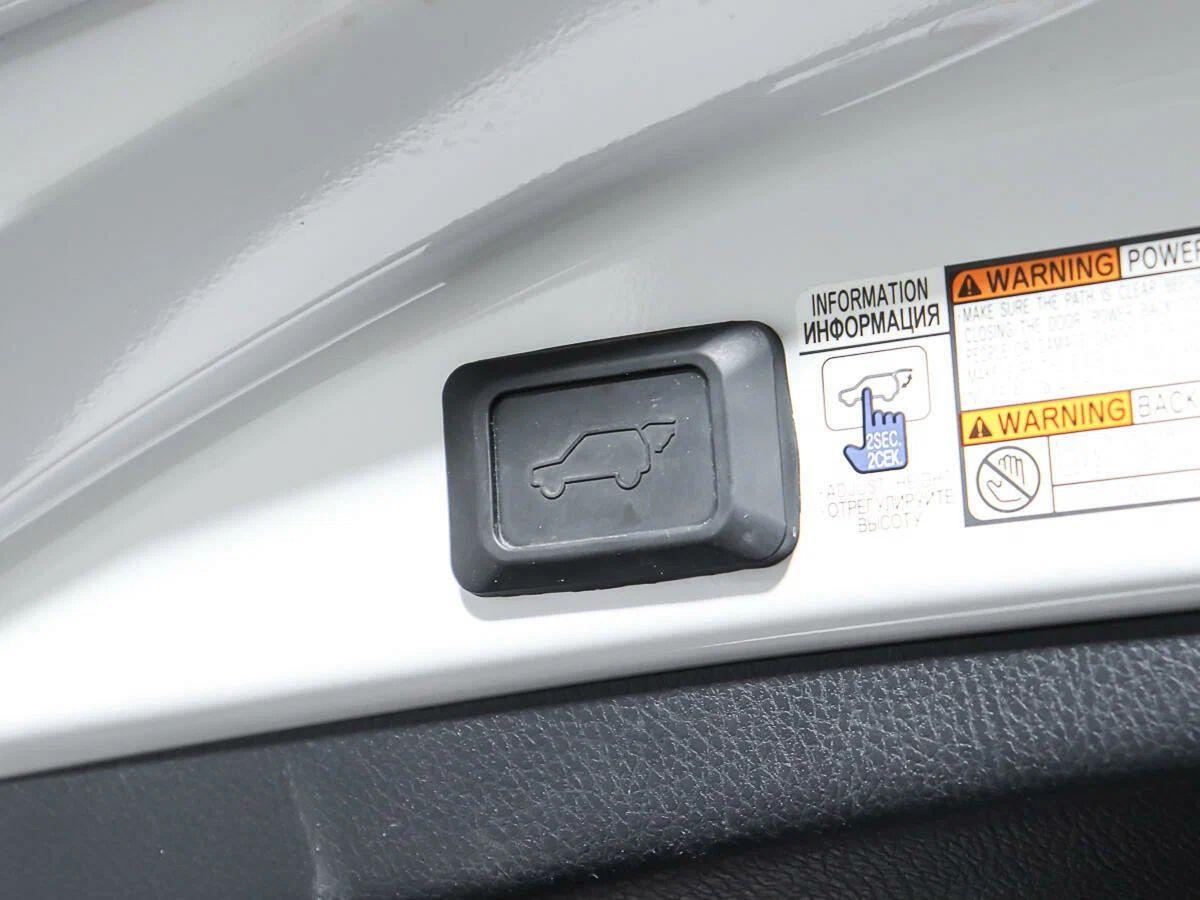 Toyota RAV4 2019, белый