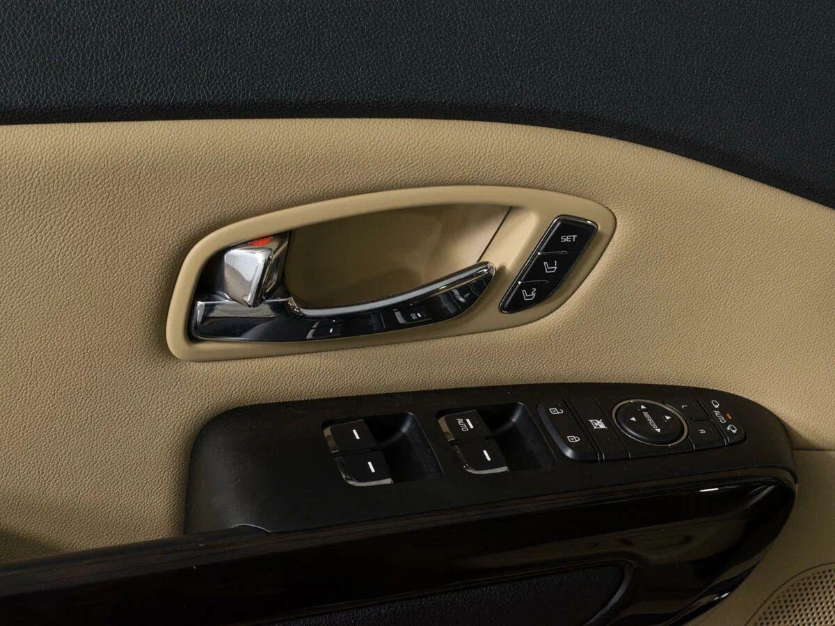 Kia Carnival 2017, черный